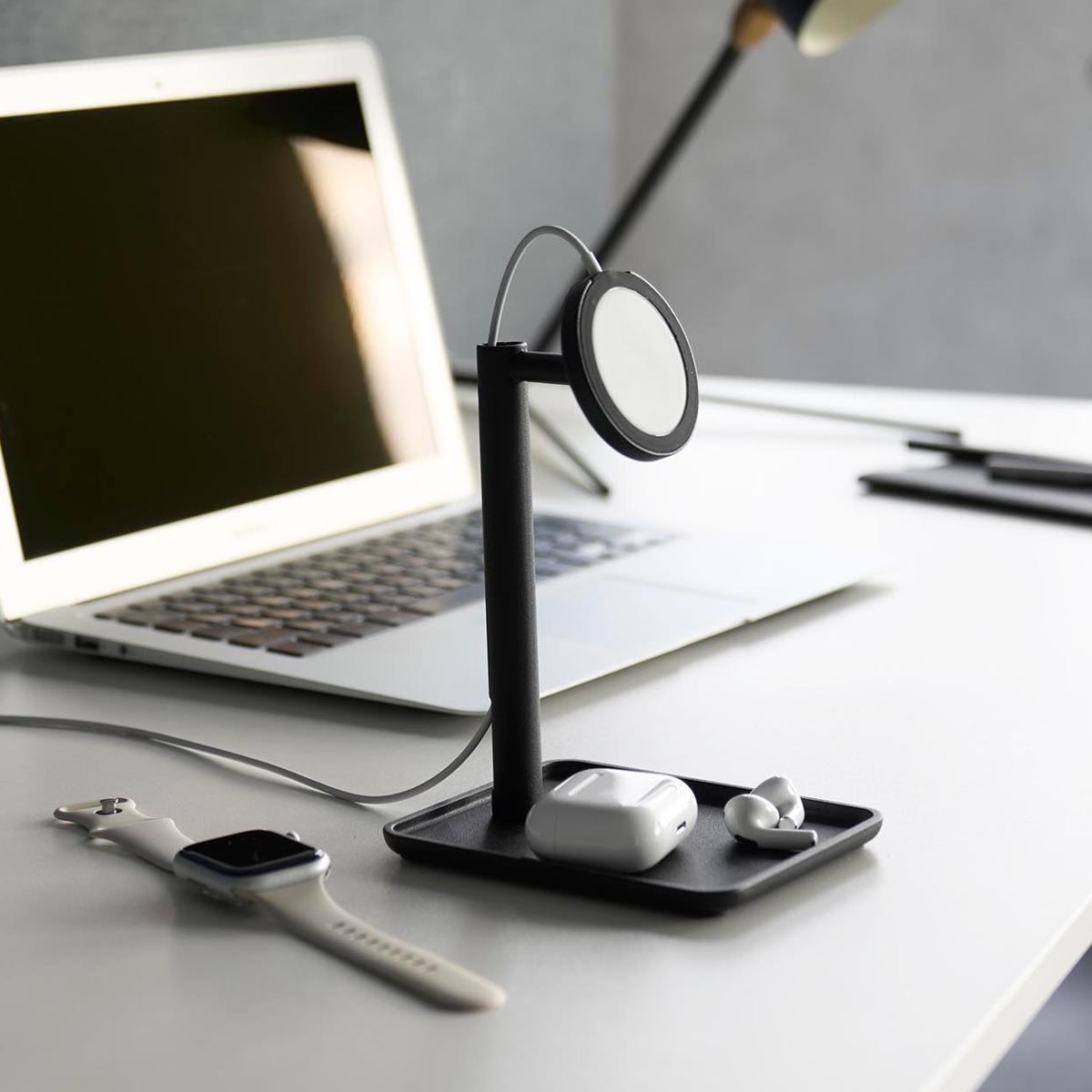 山崎実業 tower トレー付きスマートフォン充電スタンド タワー ( 4903208100885 タワーシリーズ スマホスタンド スマホ スマートフォン トレー付き スマートフォンスタンド 充電スタンド 携帯 ワイヤレス充電器 ) 【ブラック】 ブラック