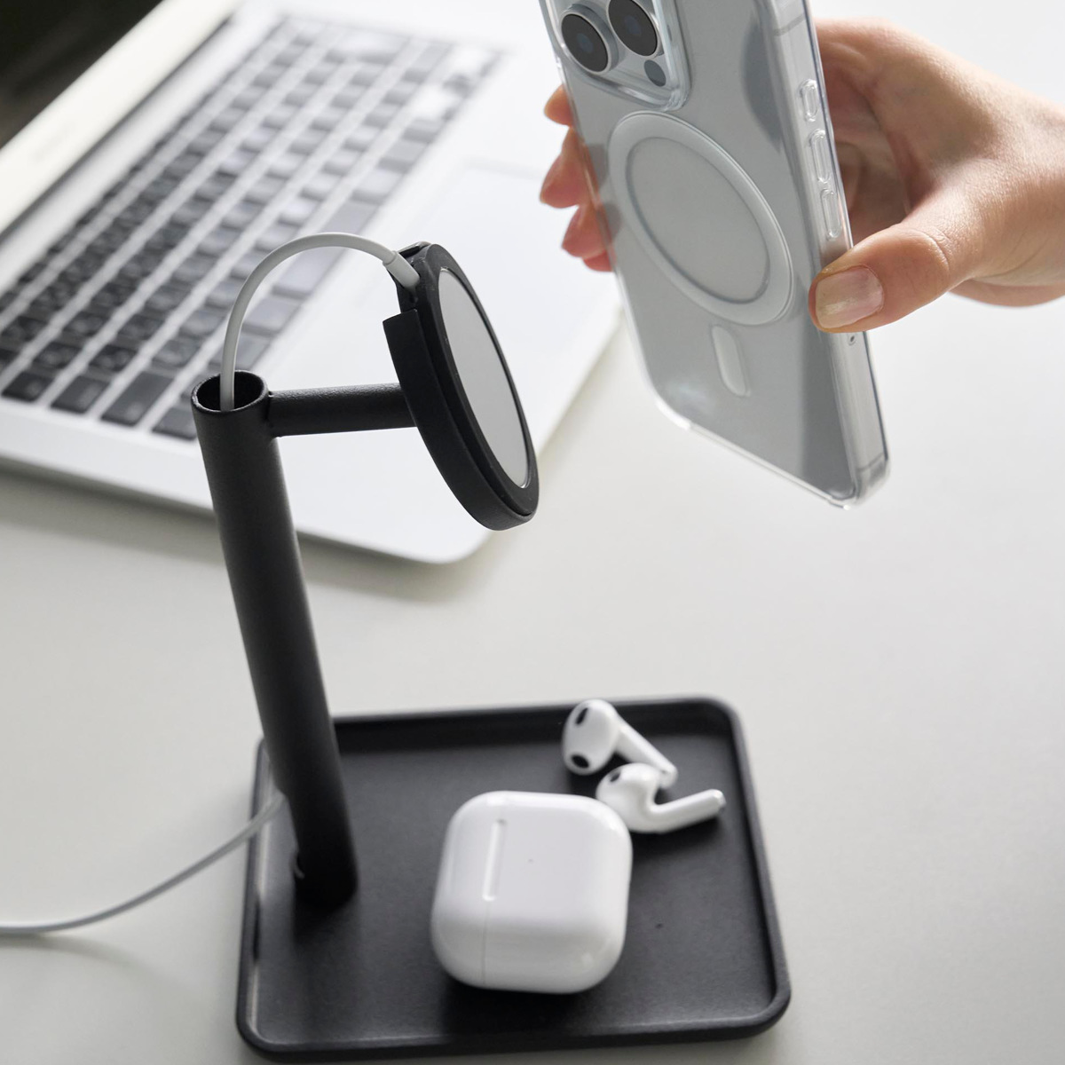 山崎実業 tower トレー付きスマートフォン充電スタンド タワー ( 4903208100885 タワーシリーズ スマホスタンド スマホ スマートフォン トレー付き スマートフォンスタンド 充電スタンド 携帯 ワイヤレス充電器 ) 【ブラック】 ブラック