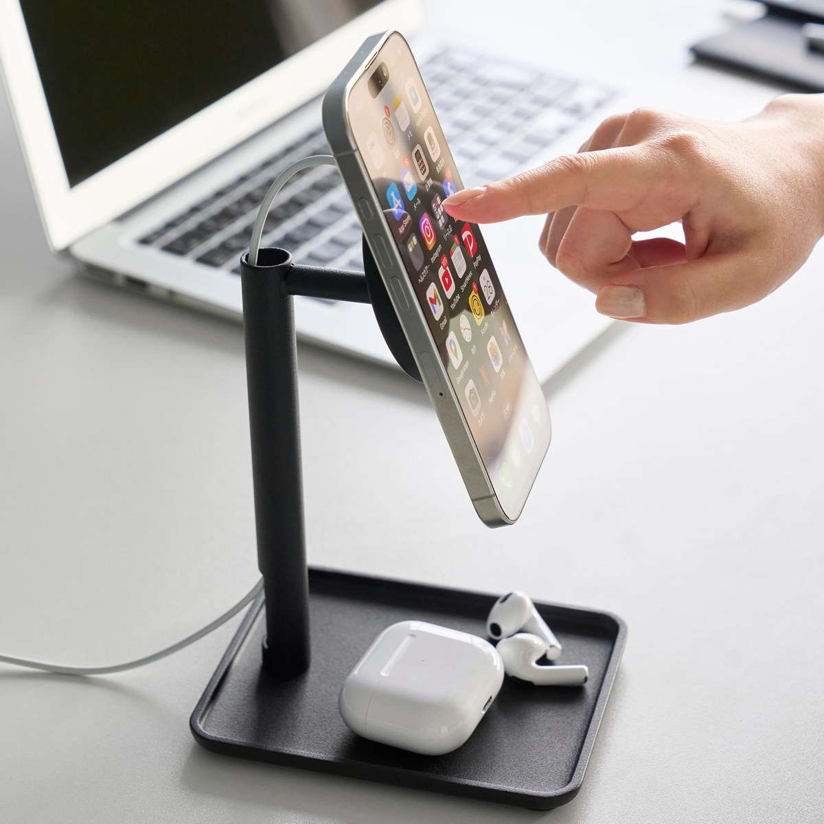 山崎実業 tower トレー付きスマートフォン充電スタンド タワー ( 4903208100885 タワーシリーズ スマホスタンド スマホ スマートフォン トレー付き スマートフォンスタンド 充電スタンド 携帯 ワイヤレス充電器 ) 【ブラック】 ブラック