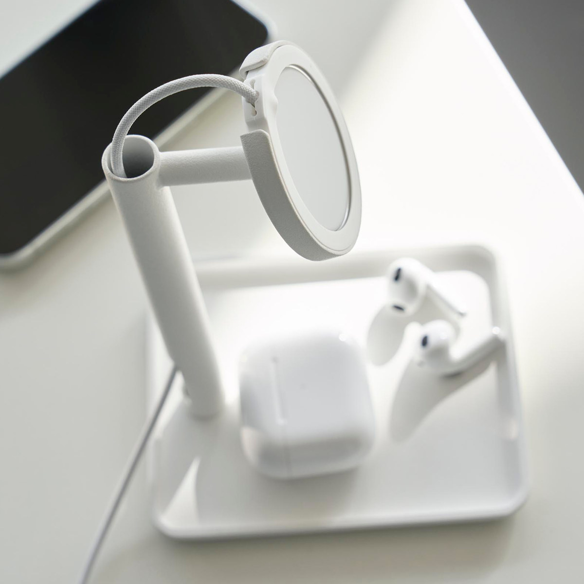 山崎実業 tower トレー付きスマートフォン充電スタンド タワー ( 4903208100885 タワーシリーズ スマホスタンド スマホ スマートフォン トレー付き スマートフォンスタンド 充電スタンド 携帯 ワイヤレス充電器 ) 【ブラック】 ブラック