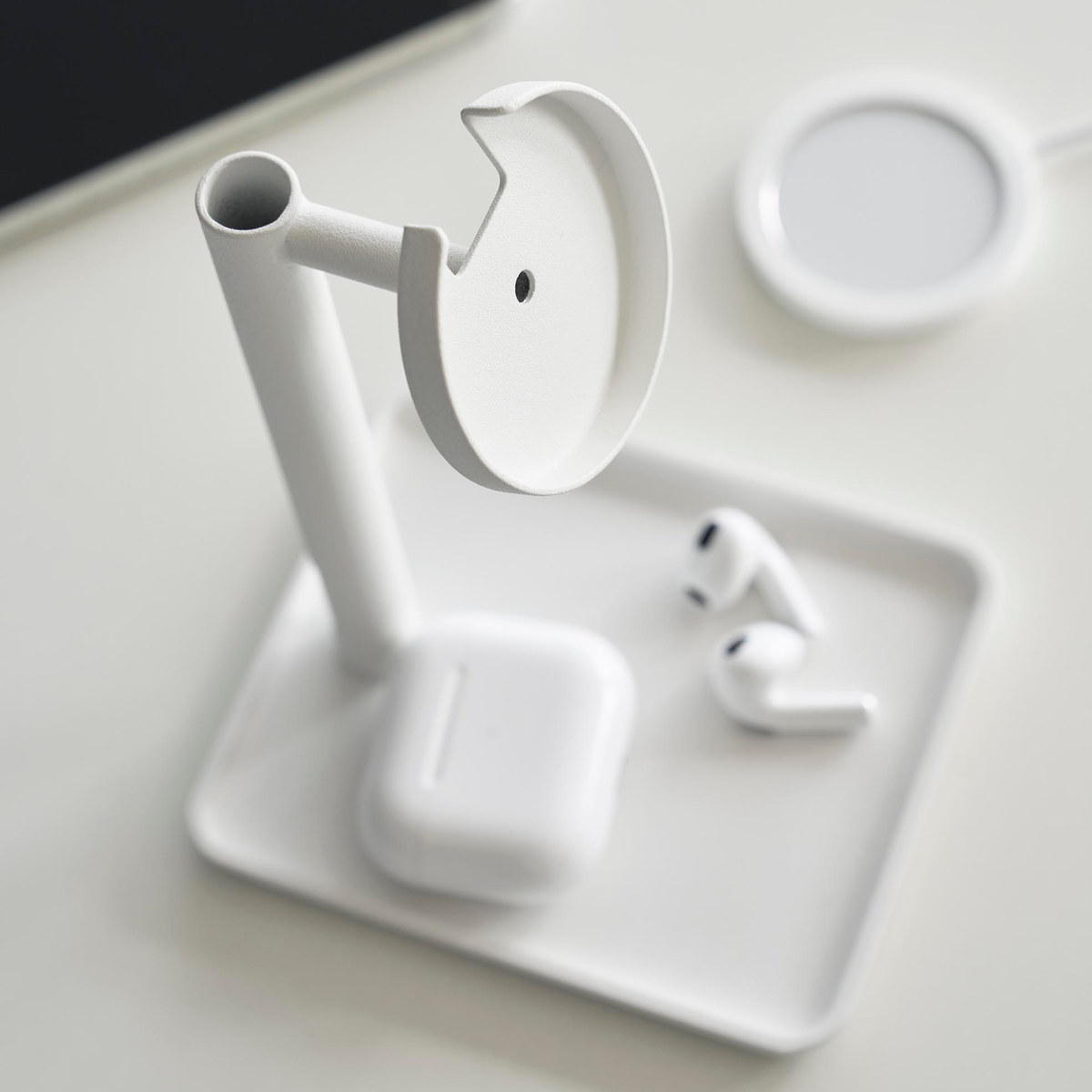 山崎実業 tower トレー付きスマートフォン充電スタンド タワー ( 4903208100885 タワーシリーズ スマホスタンド スマホ スマートフォン トレー付き スマートフォンスタンド 充電スタンド 携帯 ワイヤレス充電器 ) 【ブラック】 ブラック