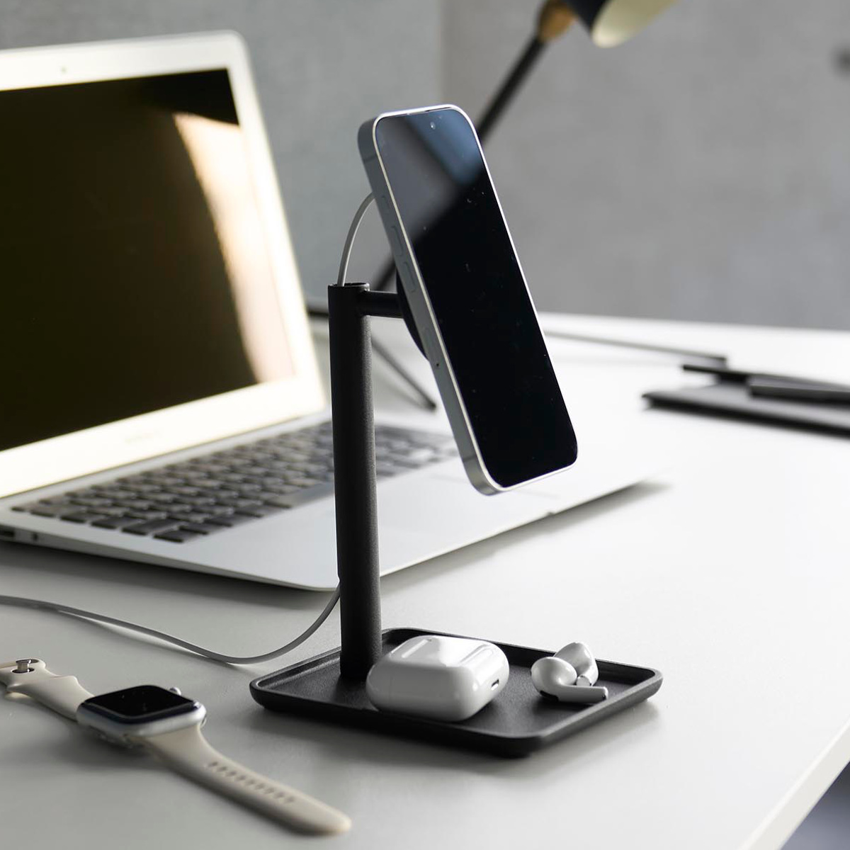 山崎実業 tower トレー付きスマートフォン充電スタンド タワー ( 4903208100885 タワーシリーズ スマホスタンド スマホ スマートフォン トレー付き スマートフォンスタンド 充電スタンド 携帯 ワイヤレス充電器 ) 【ブラック】 ブラック