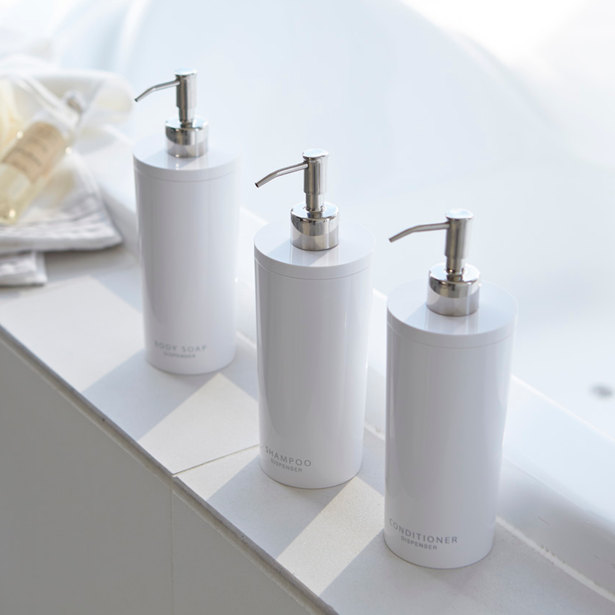 山崎実業 tower ツーウェイディスペンサー タワー ラウンド シャンプー コンディショナー ボディソープ 3本セット ( 4903208029322 お風呂 ボトル 詰め替えボトル 白 黒 詰め替え容器 おしゃれ ソープ ) 【ブラック】 ブラック