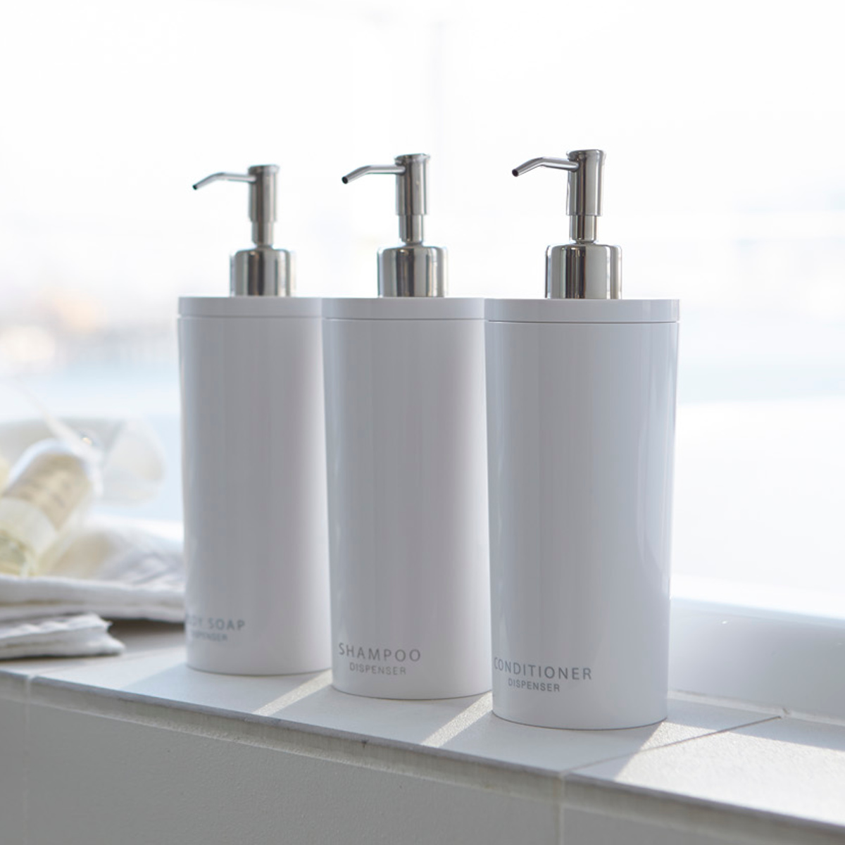 山崎実業 tower ツーウェイディスペンサー タワー ラウンド シャンプー コンディショナー ボディソープ 3本セット ( 4903208029322 お風呂 ボトル 詰め替えボトル 白 黒 詰め替え容器 おしゃれ ソープ ) 【ブラック】 ブラック