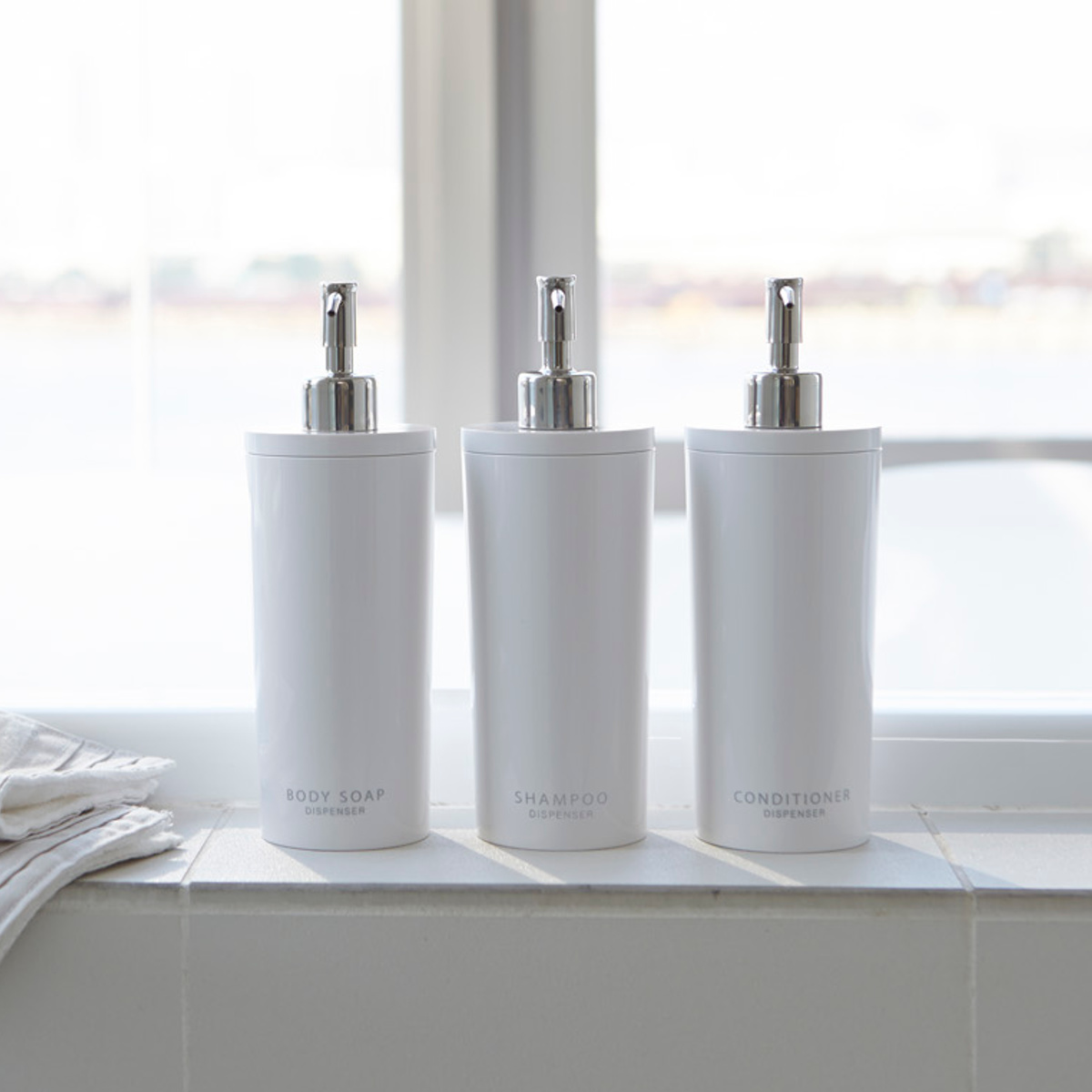 山崎実業 tower ツーウェイディスペンサー タワー ラウンド シャンプー コンディショナー ボディソープ 3本セット ( 4903208029322 お風呂 ボトル 詰め替えボトル 白 黒 詰め替え容器 おしゃれ ソープ ) 【ブラック】 ブラック