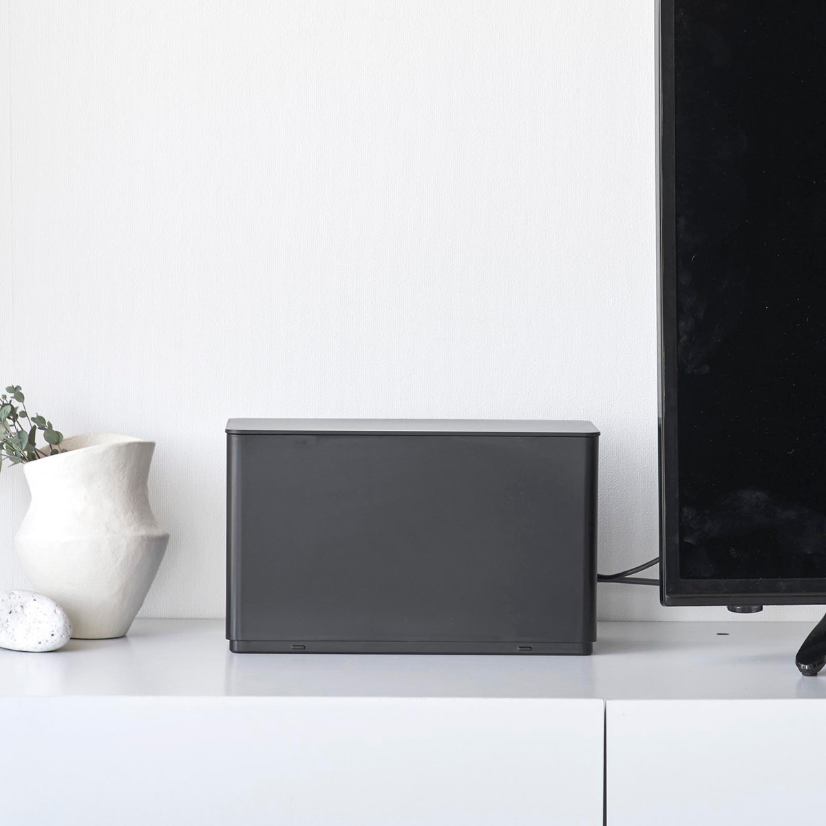 山崎実業 smart 蓋付き重ねられるゲーム機器収納ケース スマート ( 4903208103121 スマートシリーズ ゲーム機器収納ケース 蓋付き ゲーム機 コントローラー 蓋 重ねられる ゲーム機器 収納 ケース フタ付き ) 【ブラック】 ブラック