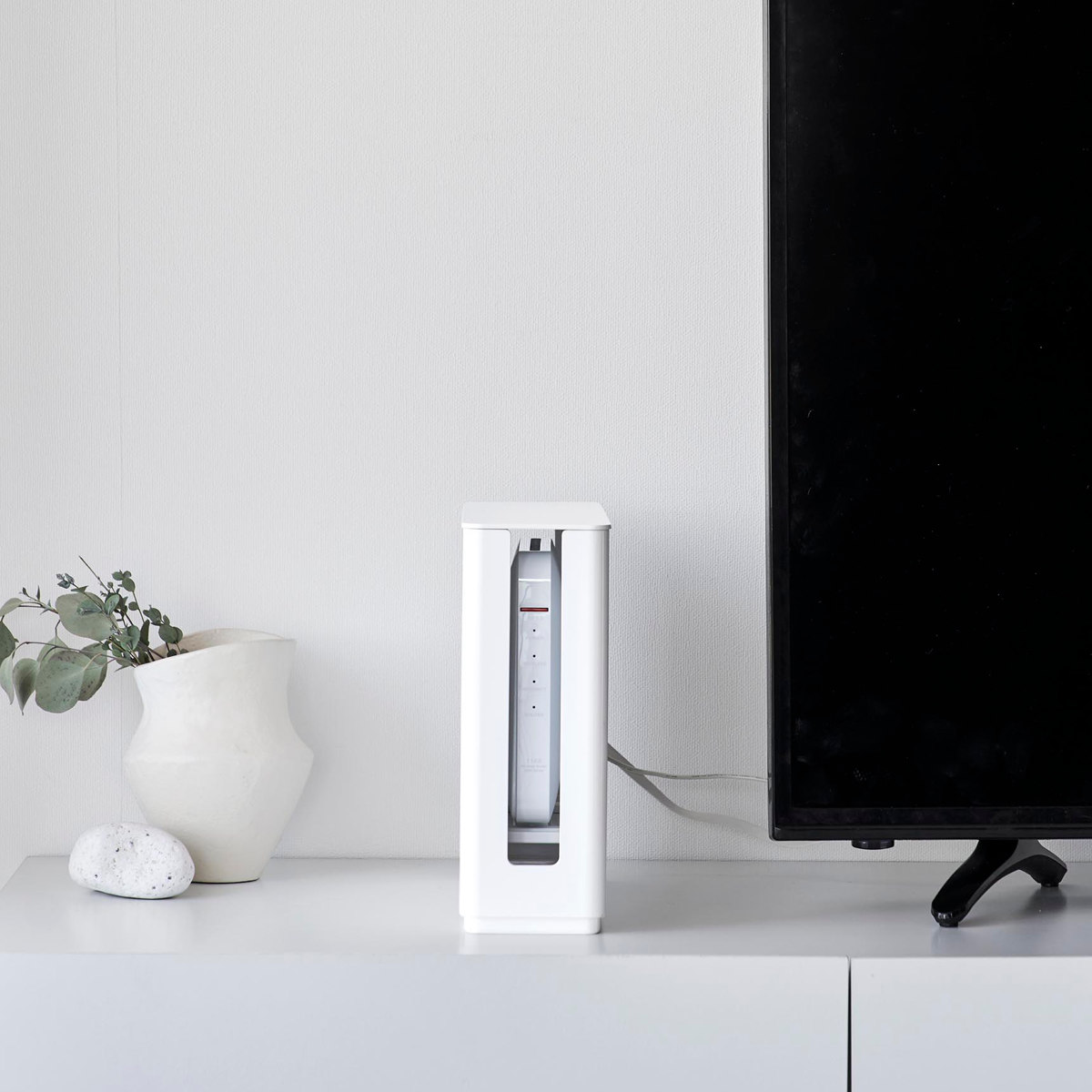 山崎実業 smart 蓋付き重ねられる仕切り付きスリムルーター収納ケース スマート ( 4903208103145 スマートシリーズ ルーター収納ケース スリム 蓋付き 重ねられる 仕切り付き ルーター 収納ケース 隠せる ルーター収納 壁面収納 壁 ) 【ホワイト】 ホワイト