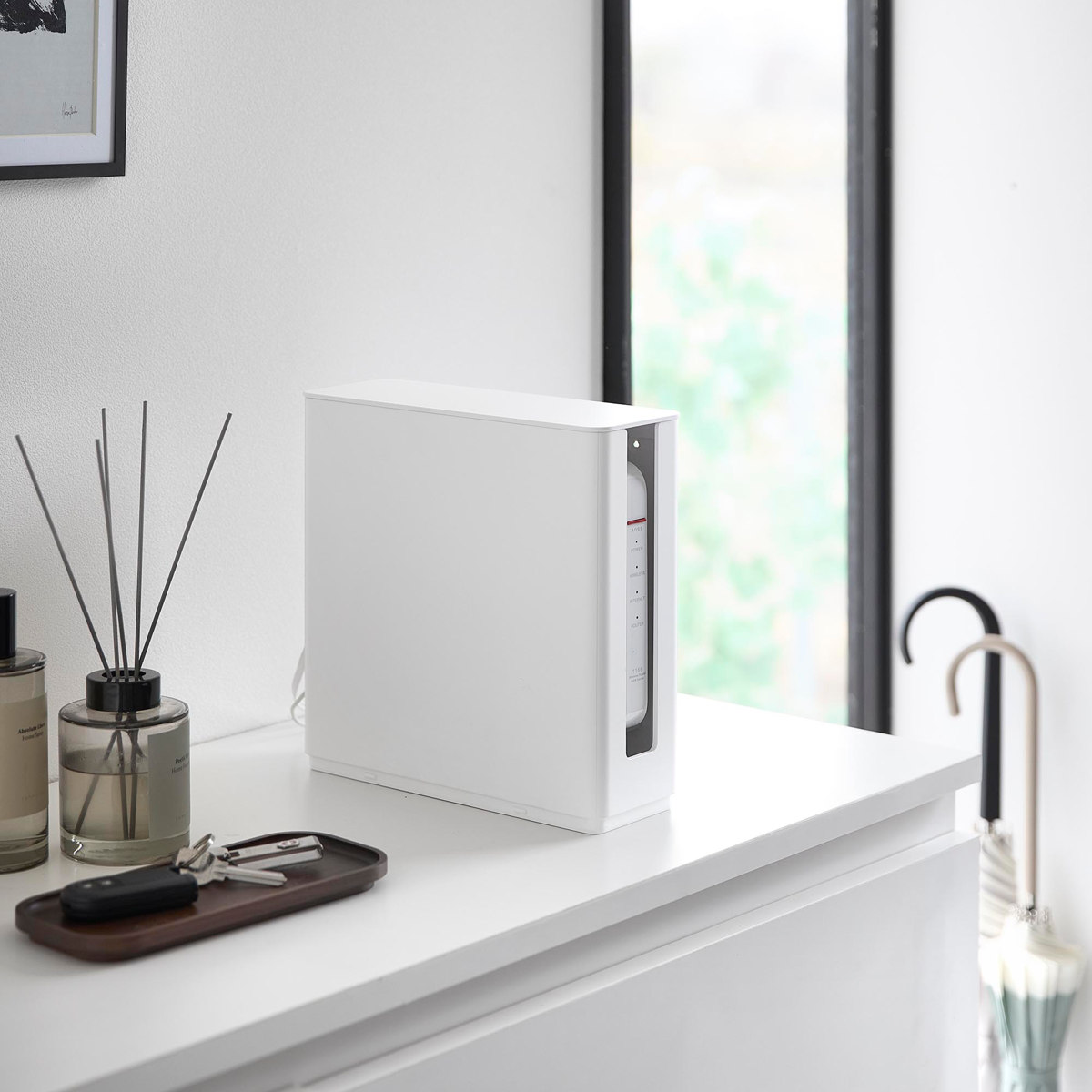 山崎実業 smart 蓋付き重ねられる仕切り付きスリムルーター収納ケース スマート ( 4903208103145 スマートシリーズ ルーター収納ケース スリム 蓋付き 重ねられる 仕切り付き ルーター 収納ケース 隠せる ルーター収納 壁面収納 壁 ) 【ホワイト】 ホワイト