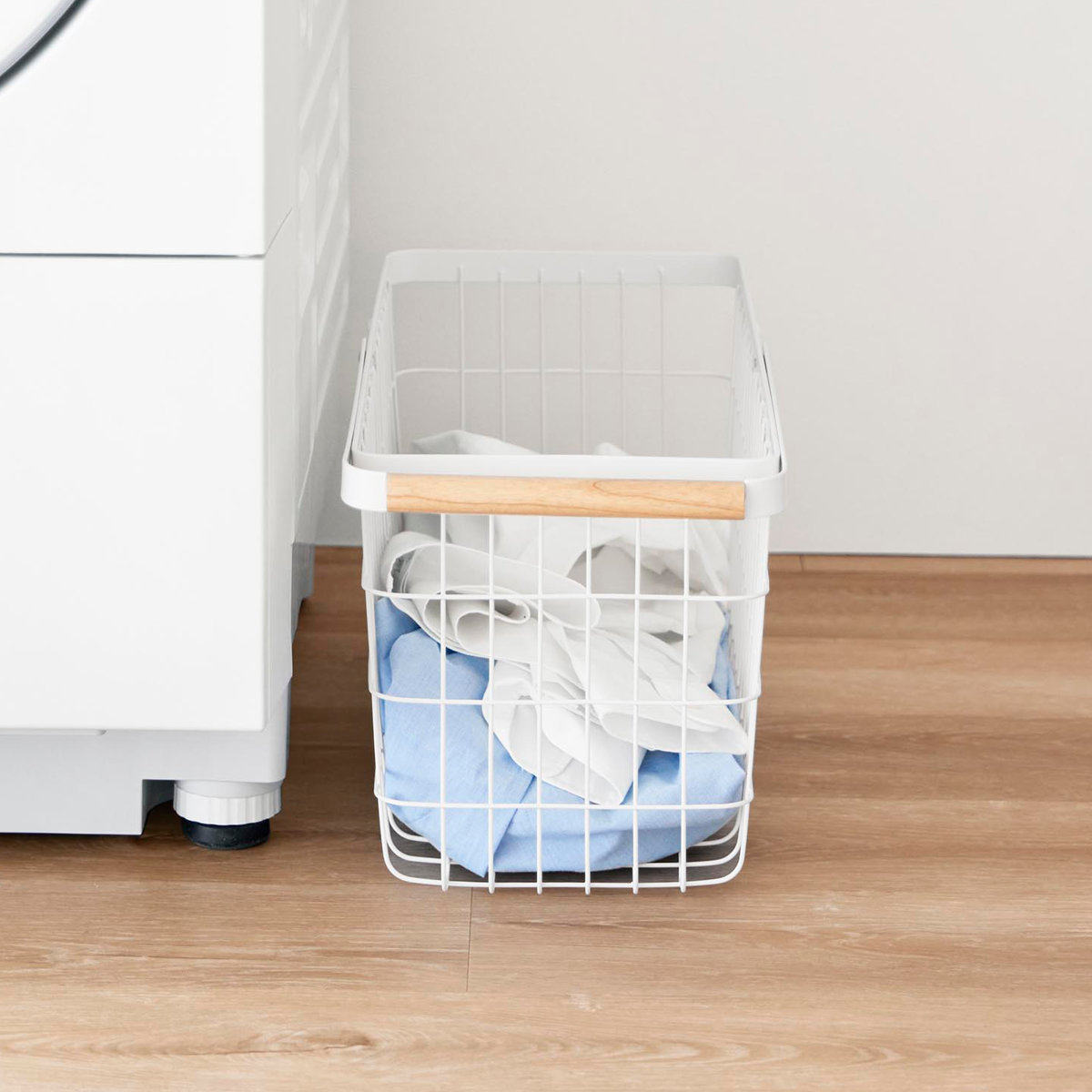 山崎実業 tosca ランドリーバスケット トスカ スリム M ( 4903208103770 トスカシリーズ ホワイト 洗濯かご ランドリー 洗濯 かご 洗濯カゴ ワイヤーバスケット バスケット 折りたたみハンドル ワイヤー 収納 )
