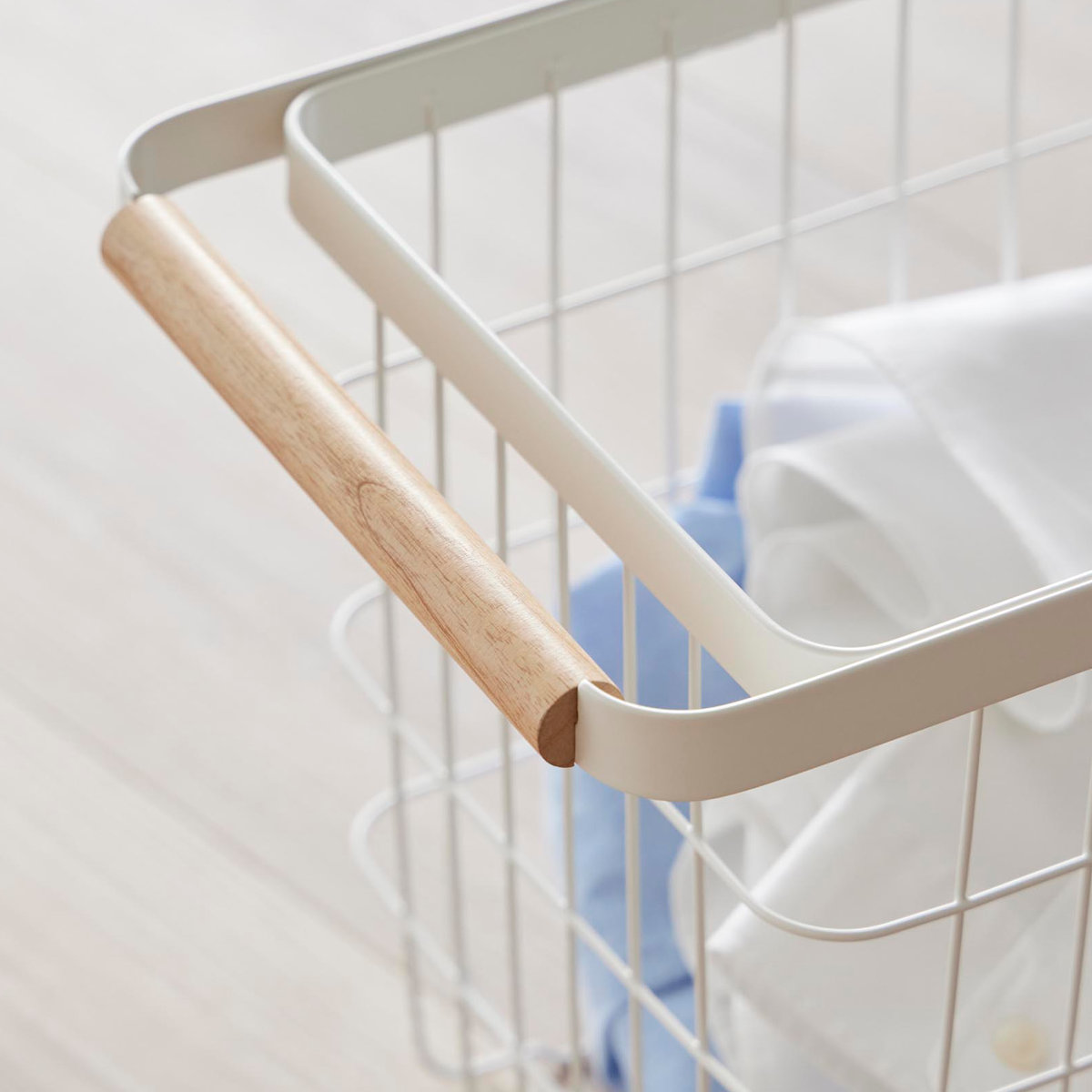 山崎実業 tosca ランドリーバスケット トスカ スリム M ( 4903208103770 トスカシリーズ ホワイト 洗濯かご ランドリー 洗濯 かご 洗濯カゴ ワイヤーバスケット バスケット 折りたたみハンドル ワイヤー 収納 )