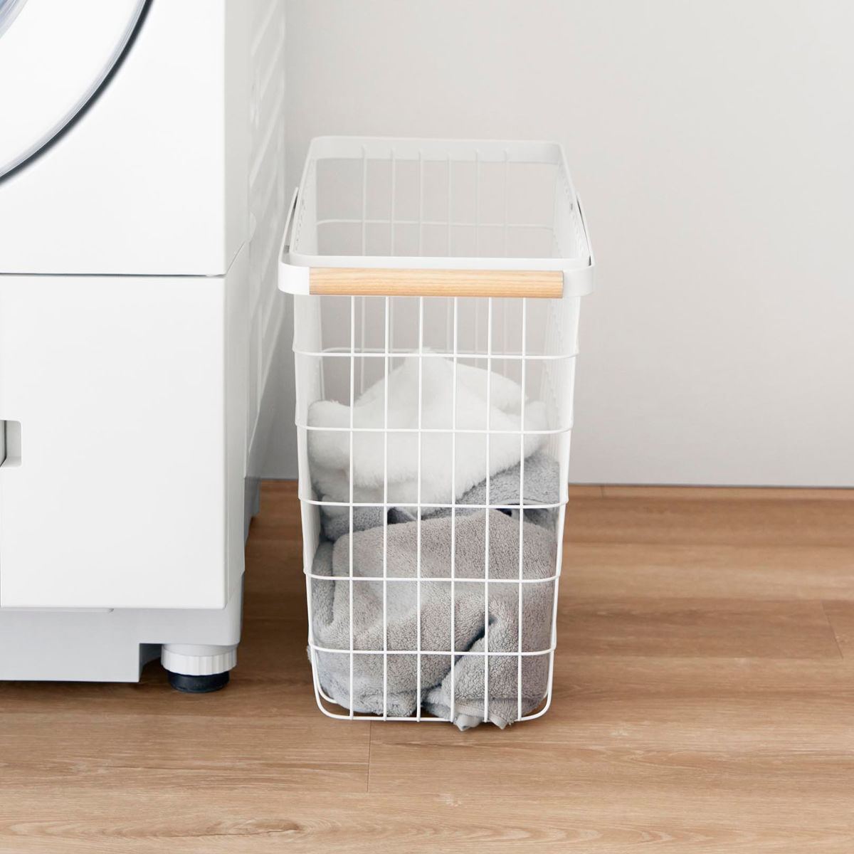 山崎実業 tosca ランドリーバスケット トスカ スリム L ( 4903208103787 トスカシリーズ ホワイト 洗濯かご ランドリー 洗濯 かご 洗濯カゴ ワイヤーバスケット バスケット 折りたたみハンドル ワイヤー 収納 )