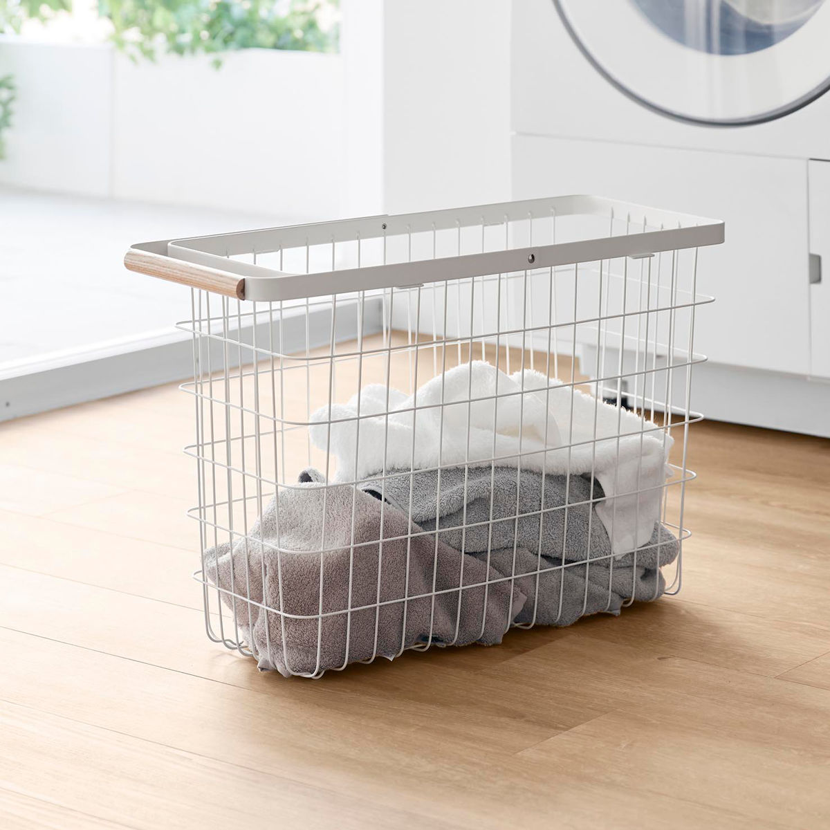 山崎実業 tosca ランドリーバスケット トスカ スリム L ( 4903208103787 トスカシリーズ ホワイト 洗濯かご ランドリー 洗濯 かご 洗濯カゴ ワイヤーバスケット バスケット 折りたたみハンドル ワイヤー 収納 )