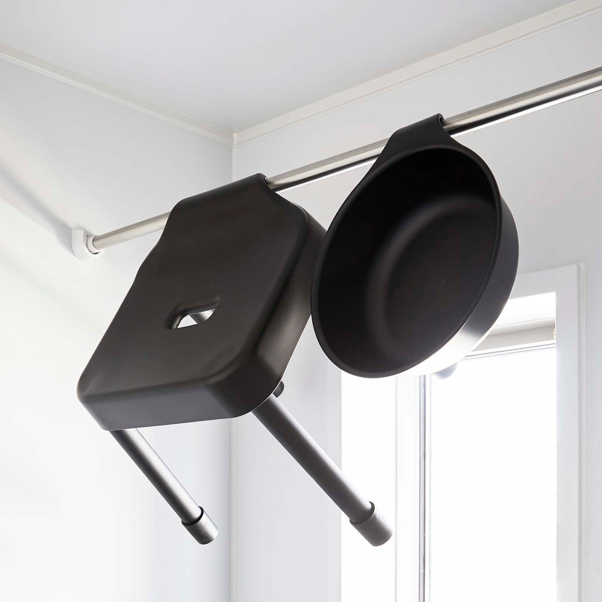 山崎実業 MIST 引っ掛け風呂イス SH25+マグネット&引っ掛け湯おけ+マグネット手おけ 3点セット ミスト ( 4903208073059 バスチェア 座面高25cm 湯桶 洗面器 手桶 壁面 浮かせる ホワイト ブラック ) 【ブラック】 ブラック