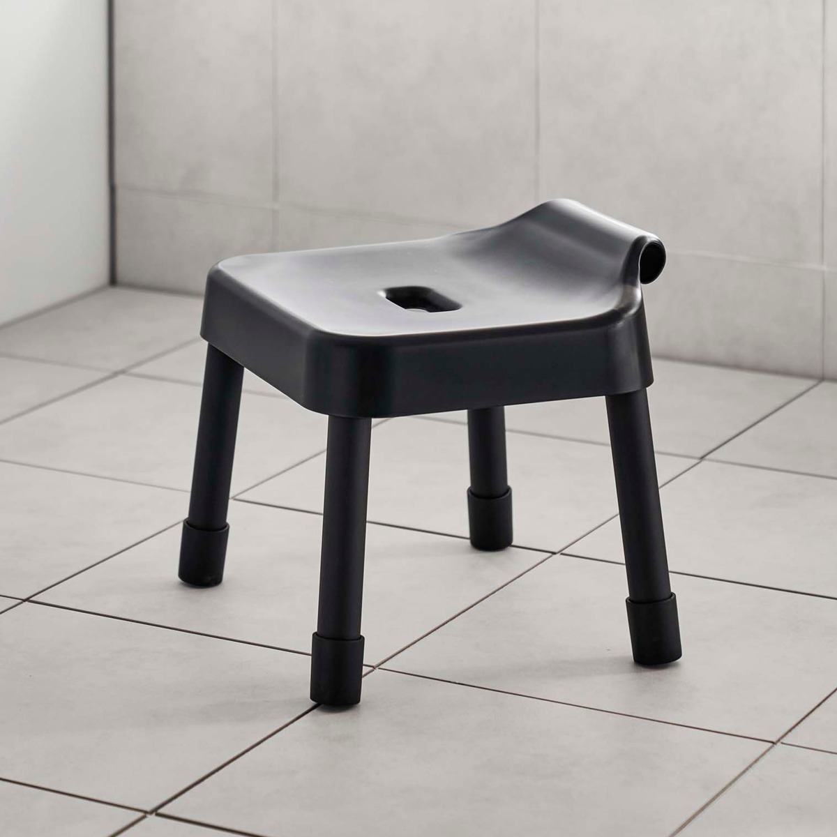 山崎実業 MIST 引っ掛け風呂イス SH25+マグネット&引っ掛け湯おけ 2点セット ミスト ( 4903208073059 バスチェア 座面高25cm 湯桶 洗面器 手桶 壁面 浮かせる ホワイト ブラック ) 【ホワイト】 ホワイト