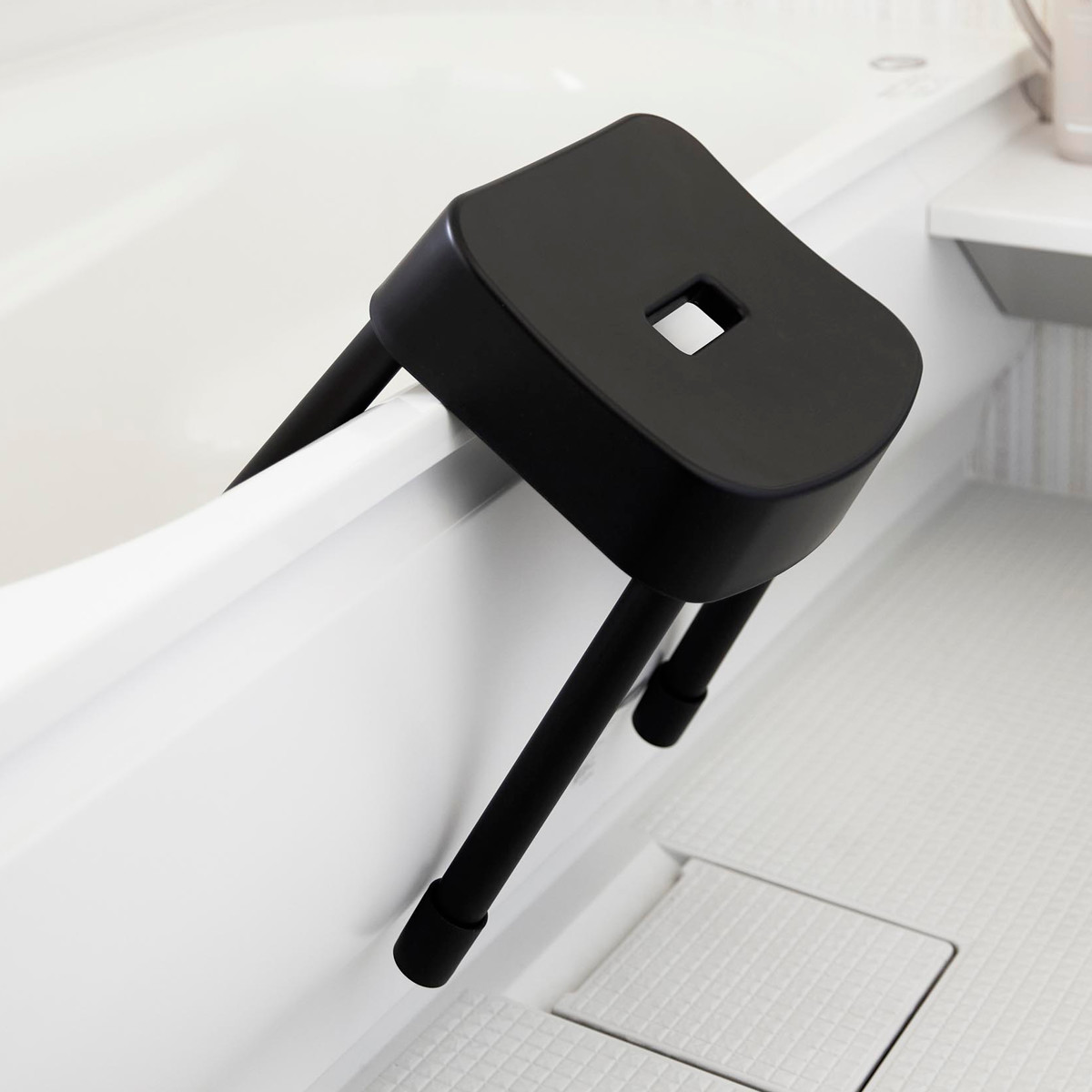 山崎実業 MIST マグネット風呂イス SH35+マグネット&引っ掛け湯おけ 2点セット ミスト ( 4903208017251 バスチェア 座面高35cm 湯桶 洗面器 壁面 浮かせる ホワイト ブラック ) 【ホワイト】 ホワイト