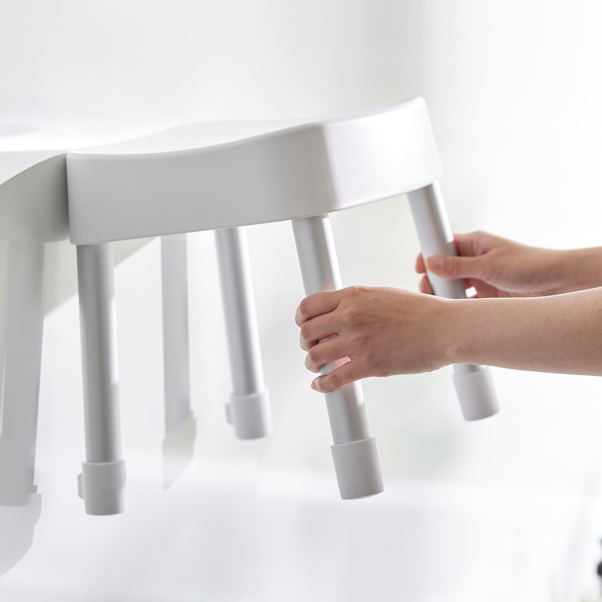 山崎実業 MIST マグネット風呂イス SH30+マグネット手おけ 2点セット ミスト ( 4903208017237 バスチェア 座面高30cm 洗面器 手桶 壁面 浮かせる ホワイト ブラック ) 【ホワイト】 ホワイト