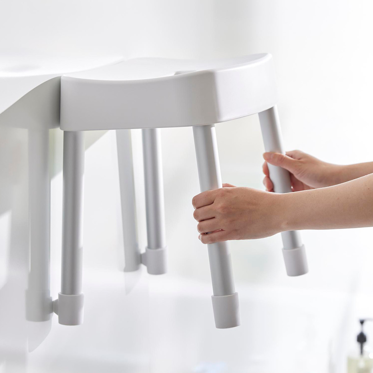 山崎実業 MIST マグネット風呂イス SH35+マグネット手おけ 2点セット ミスト ( 4903208017251 バスチェア 座面高35cm 洗面器 手桶 壁面 浮かせる ホワイト ブラック ) 【ブラック】 ブラック