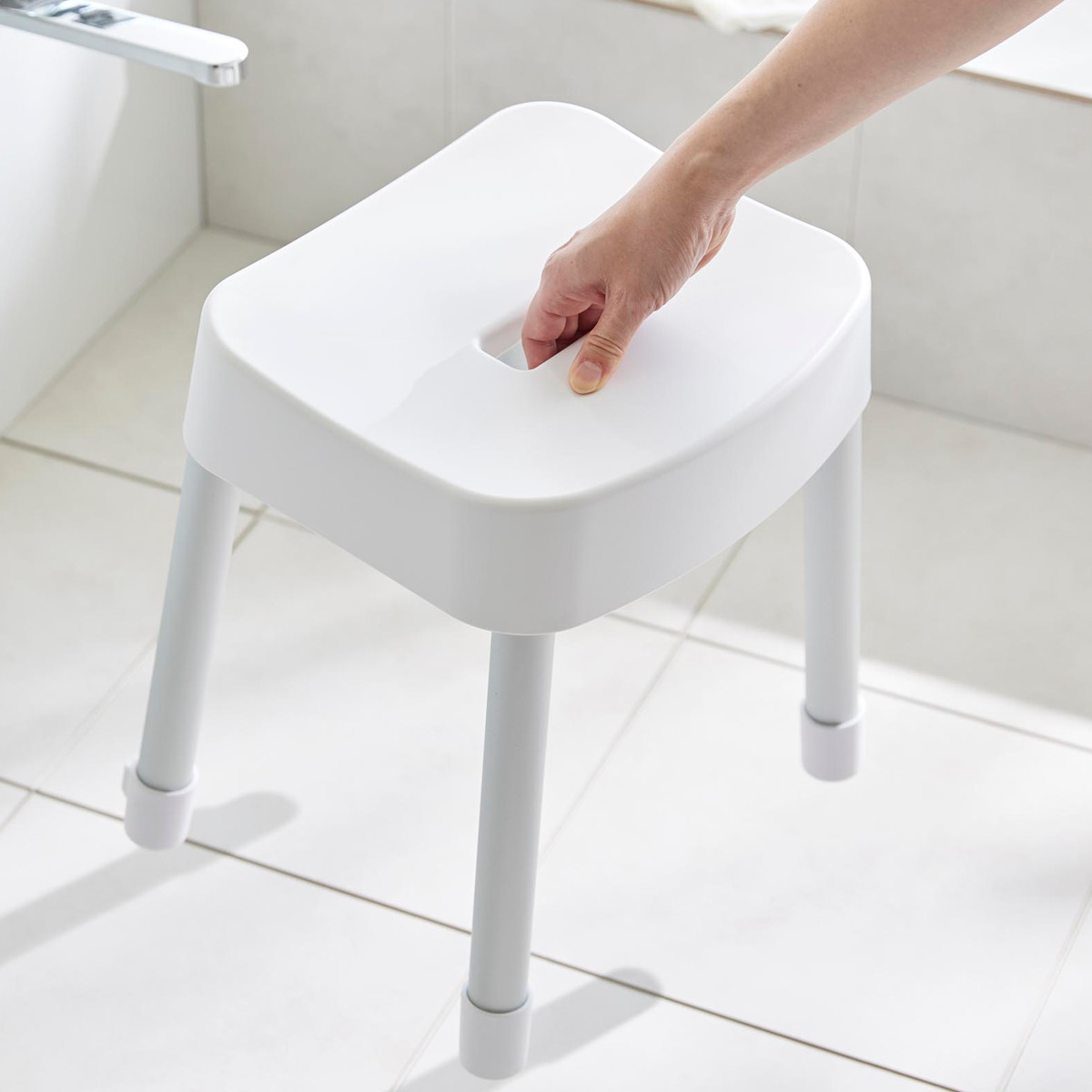 山崎実業 MIST マグネット風呂イス SH35+マグネット手おけ 2点セット ミスト ( 4903208017251 バスチェア 座面高35cm 洗面器 手桶 壁面 浮かせる ホワイト ブラック ) 【ブラック】 ブラック