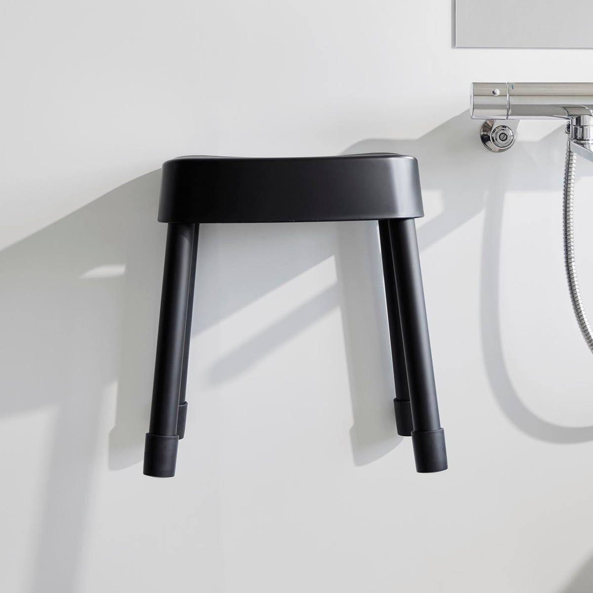 山崎実業 MIST マグネット風呂イス SH35+マグネット手おけ 2点セット ミスト ( 4903208017251 バスチェア 座面高35cm 洗面器 手桶 壁面 浮かせる ホワイト ブラック ) 【ブラック】 ブラック