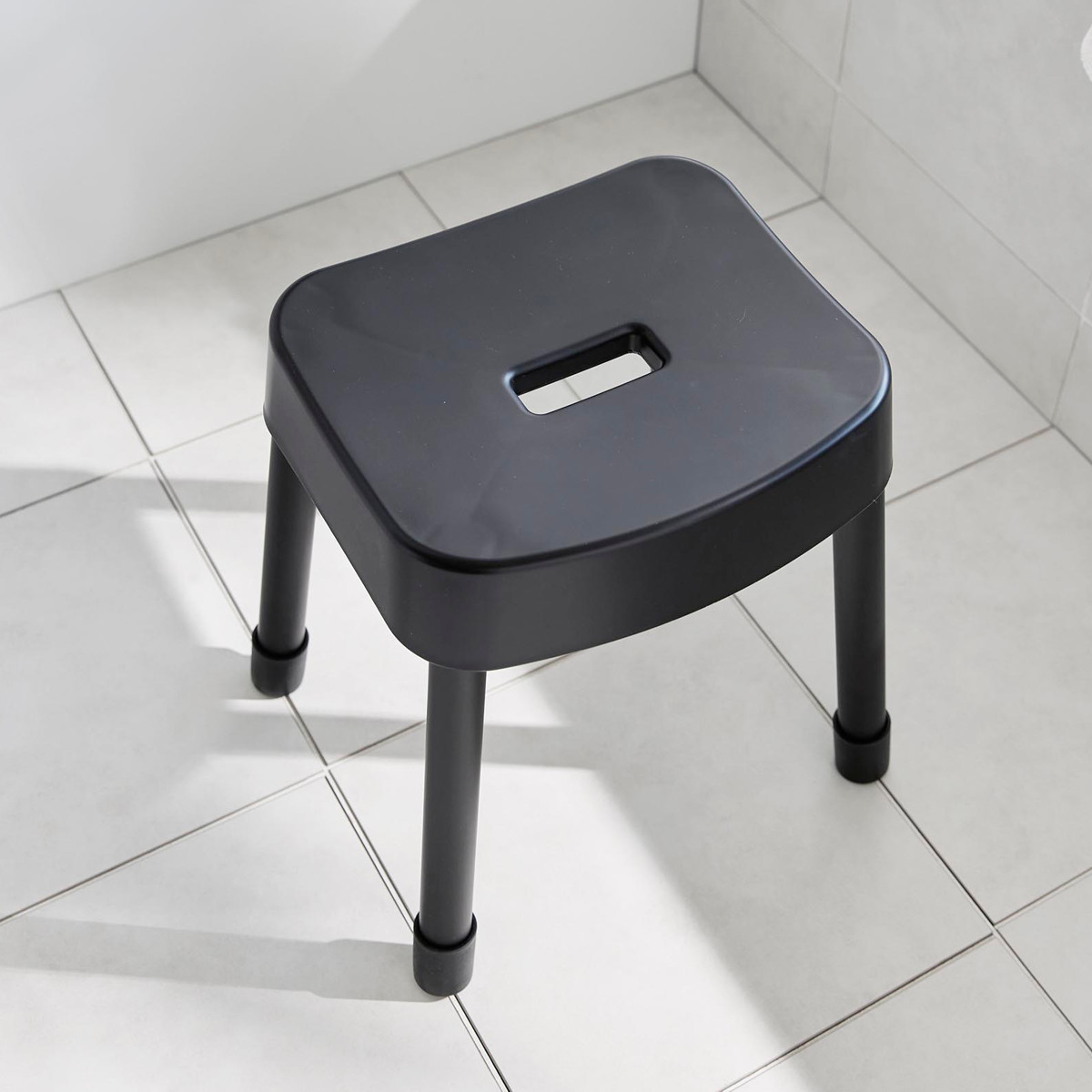 山崎実業 MIST マグネット風呂イス SH35+マグネット手おけ 2点セット ミスト ( 4903208017251 バスチェア 座面高35cm 洗面器 手桶 壁面 浮かせる ホワイト ブラック ) 【ブラック】 ブラック