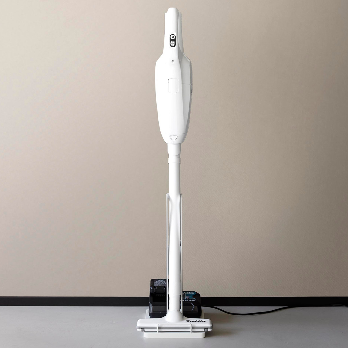 山崎実業 tower スティッククリーナー紙パック&充電器収納スタンド タワー ( 4903208102605 タワーシリーズ スティッククリーナースタンド スティッククリーナー 紙パック 充電器 収納スタンド ) 【ブラック】 ブラック