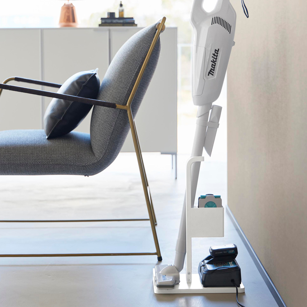 山崎実業 tower スティッククリーナー紙パック&充電器収納スタンド タワー ( 4903208102605 タワーシリーズ スティッククリーナースタンド スティッククリーナー 紙パック 充電器 収納スタンド ) 【ブラック】 ブラック