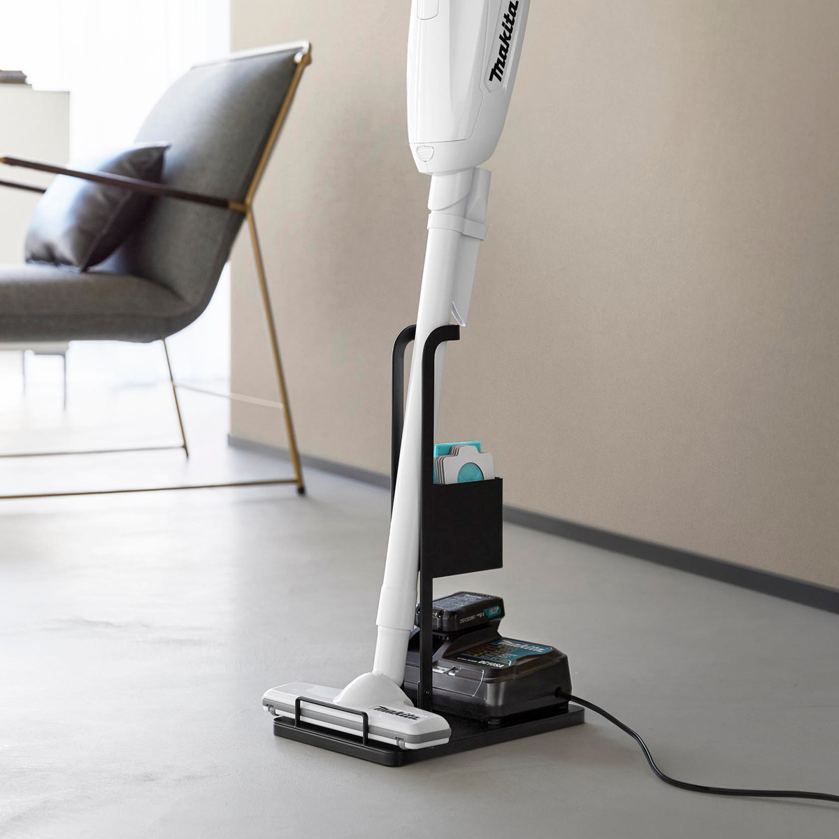 山崎実業 tower スティッククリーナー紙パック&充電器収納スタンド タワー ( 4903208102605 タワーシリーズ スティッククリーナースタンド スティッククリーナー 紙パック 充電器 収納スタンド ) 【ブラック】 ブラック