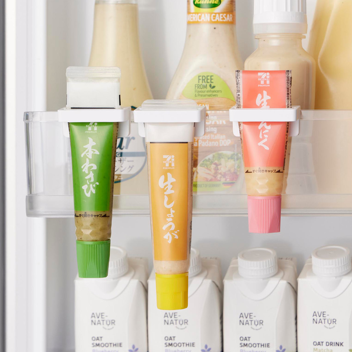 山崎実業 tower 引っ掛け絞れる薬味チューブホルダー タワー 3個組 ( 4903208104746 タワーシリーズ チューブホルダー 3個 引っ掛け 絞れる 薬味チューブ ホルダー 調味料ホルダー チューブ収納 ドアポケット スリム 仕切り ) 【ホワイト】 ホワイト