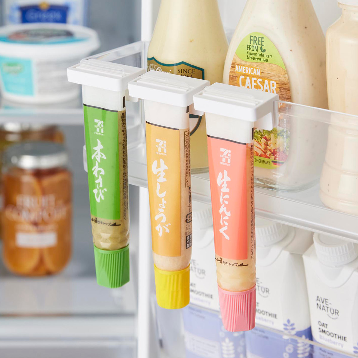 山崎実業 tower 引っ掛け絞れる薬味チューブホルダー タワー 3個組 ( 4903208104746 タワーシリーズ チューブホルダー 3個 引っ掛け 絞れる 薬味チューブ ホルダー 調味料ホルダー チューブ収納 ドアポケット スリム 仕切り ) 【ホワイト】 ホワイト