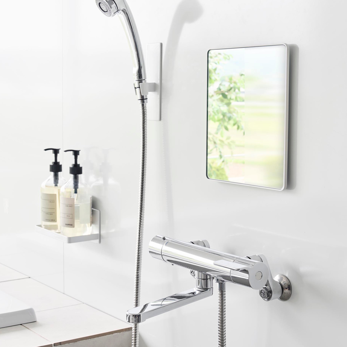 山崎実業 tower マグネットバスルームミラー タワー 角型 ( 4903208103060 タワーシリーズ バスルームミラー 鏡 風呂 磁石 マグネット バスルーム ミラー くもり止め バスミラー 長方形 かがみ 壁面 ) 【ブラック】 ブラック