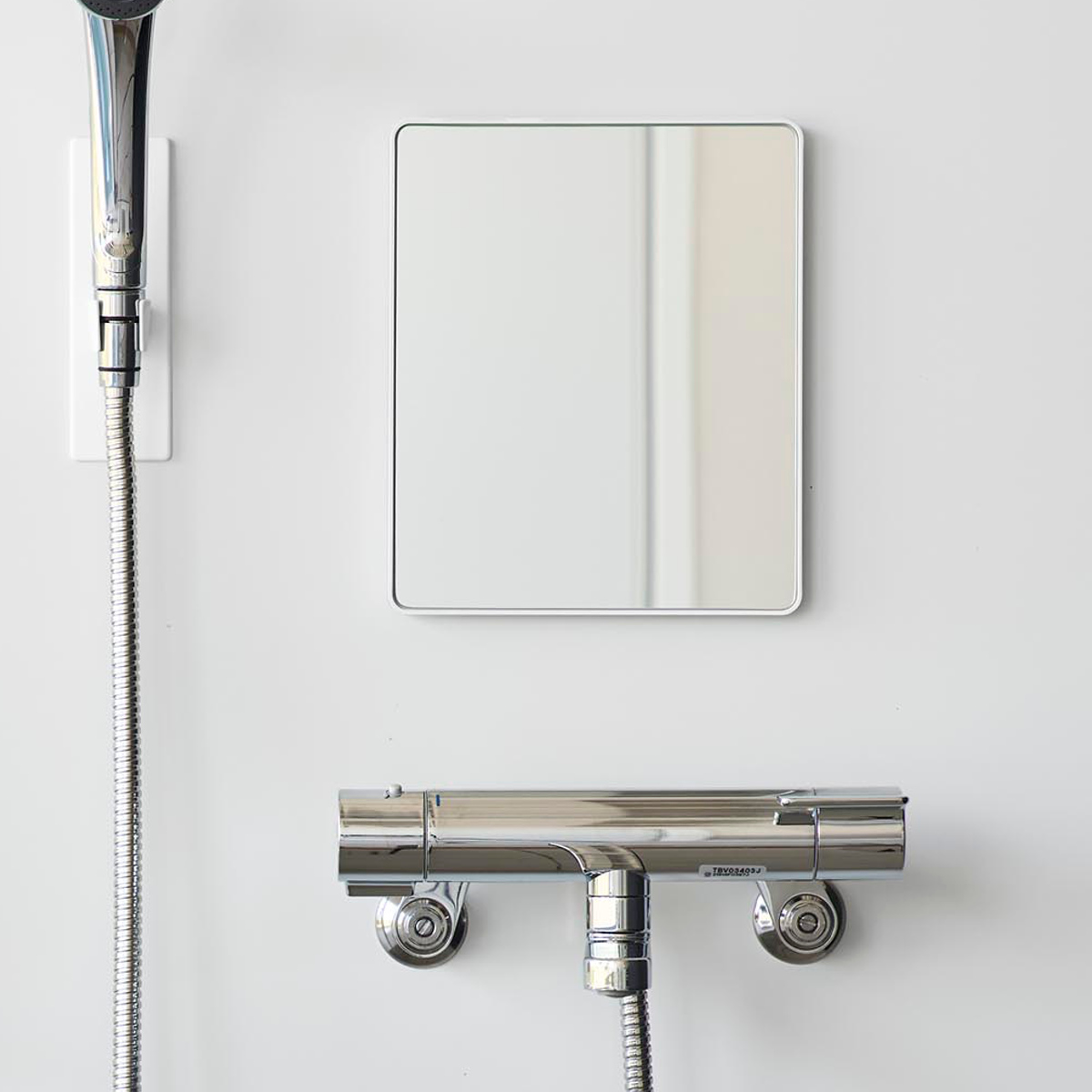 山崎実業 tower マグネットバスルームミラー タワー 角型 ( 4903208103060 タワーシリーズ バスルームミラー 鏡 風呂 磁石 マグネット バスルーム ミラー くもり止め バスミラー 長方形 かがみ 壁面 ) 【ブラック】 ブラック