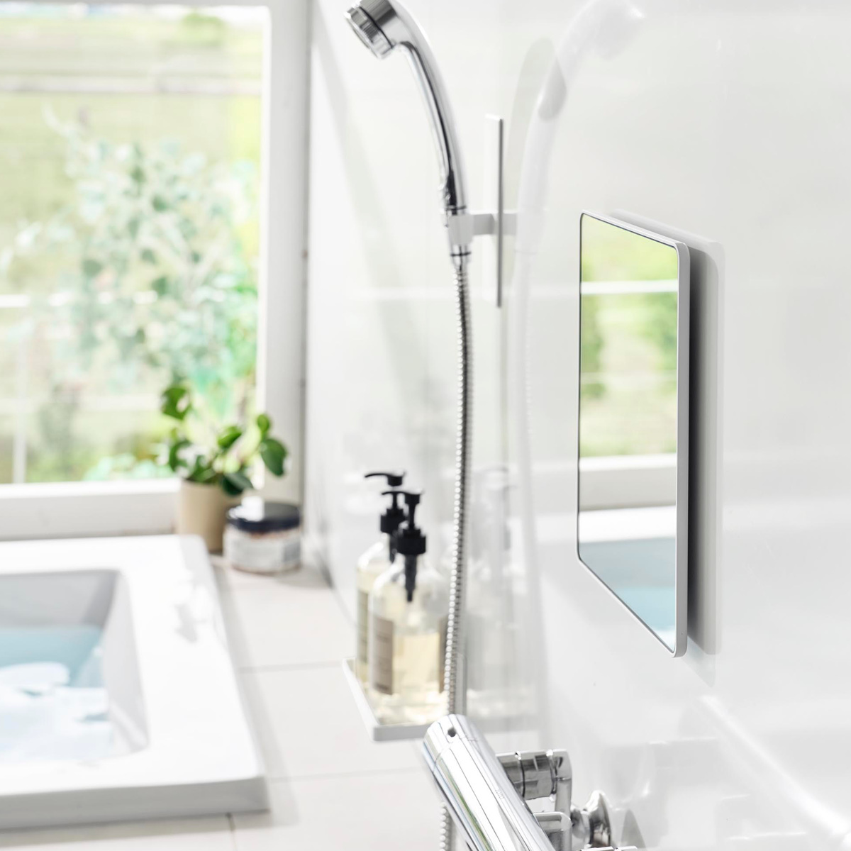 山崎実業 tower マグネットバスルームミラー タワー 角型 ( 4903208103060 タワーシリーズ バスルームミラー 鏡 風呂 磁石 マグネット バスルーム ミラー くもり止め バスミラー 長方形 かがみ 壁面 ) 【ブラック】 ブラック