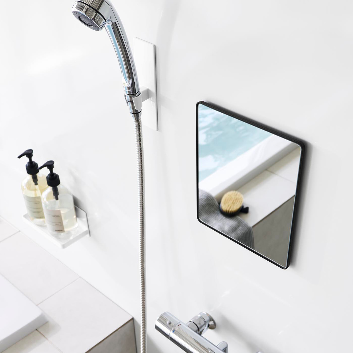 山崎実業 tower マグネットバスルームミラー タワー 角型 ( 4903208103060 タワーシリーズ バスルームミラー 鏡 風呂 磁石 マグネット バスルーム ミラー くもり止め バスミラー 長方形 かがみ 壁面 ) 【ブラック】 ブラック