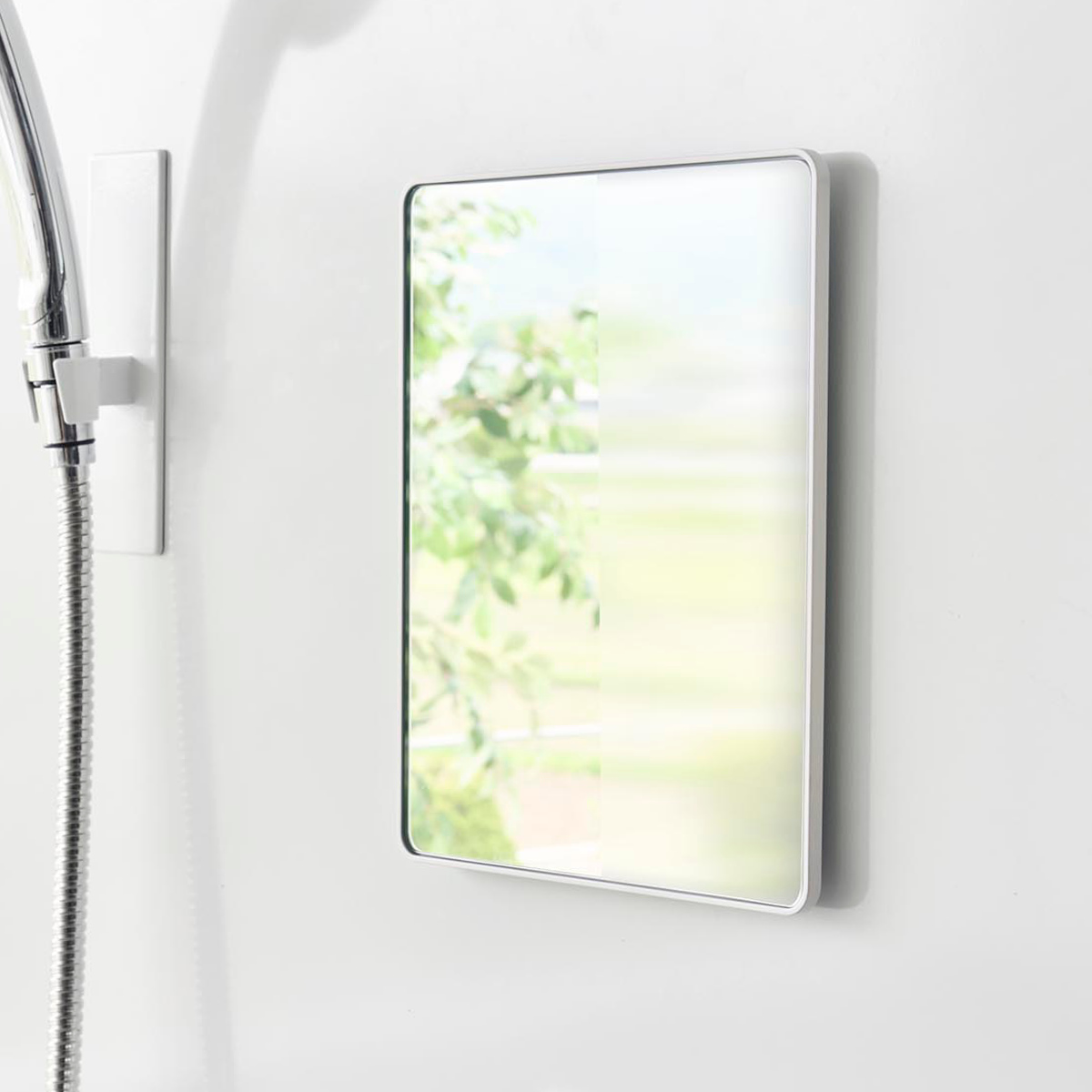 山崎実業 tower マグネットバスルームミラー タワー 角型 ( 4903208103060 タワーシリーズ バスルームミラー 鏡 風呂 磁石 マグネット バスルーム ミラー くもり止め バスミラー 長方形 かがみ 壁面 ) 【ブラック】 ブラック