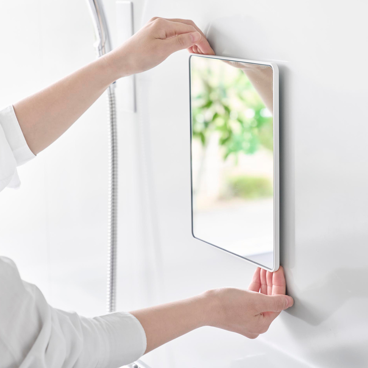 山崎実業 tower マグネットバスルームミラー タワー 角型 ( 4903208103060 タワーシリーズ バスルームミラー 鏡 風呂 磁石 マグネット バスルーム ミラー くもり止め バスミラー 長方形 かがみ 壁面 ) 【ブラック】 ブラック