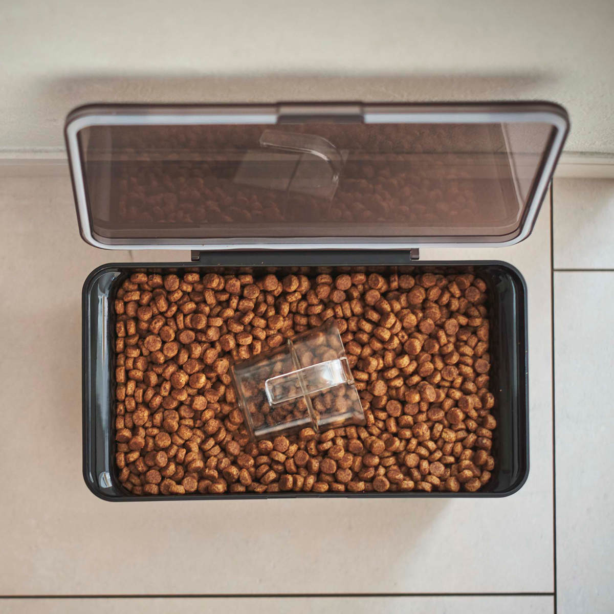 山崎実業 nooks 密閉ペットフードストッカー ヌークス 1.5kg 計量カップ付 ( 4903208056090 ヌークシリーズ ペットフード ストッカー ペット フード 密閉 保存 容器 ドッグフード キャットフード エサ入れ ケース ペット用品 ) 【ホワイト】 ホワイト