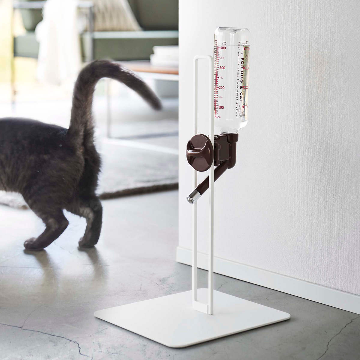 山崎実業 nooks ペット用ボトル給水器スタンド ヌークス ( 4903208057066 給水器 給水ボトル ウォータースタンド ペット給水器 水飲み器 犬 猫 高さ調節 取り付け 設置 簡単 持ち運び 水飲み おしゃれ 白 黒 ホワイト ブラック ) 【ホワイト】 ホワイト