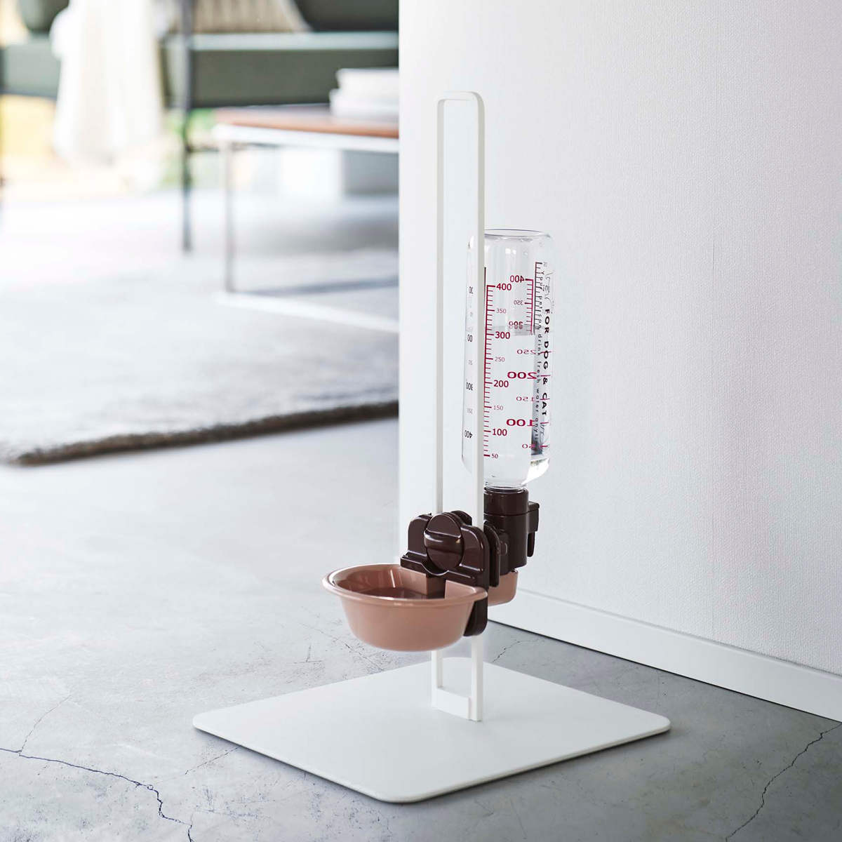 山崎実業 nooks ペット用ボトル給水器スタンド ヌークス ( 4903208057066 給水器 給水ボトル ウォータースタンド ペット給水器 水飲み器 犬 猫 高さ調節 取り付け 設置 簡単 持ち運び 水飲み おしゃれ 白 黒 ホワイト ブラック ) 【ホワイト】 ホワイト