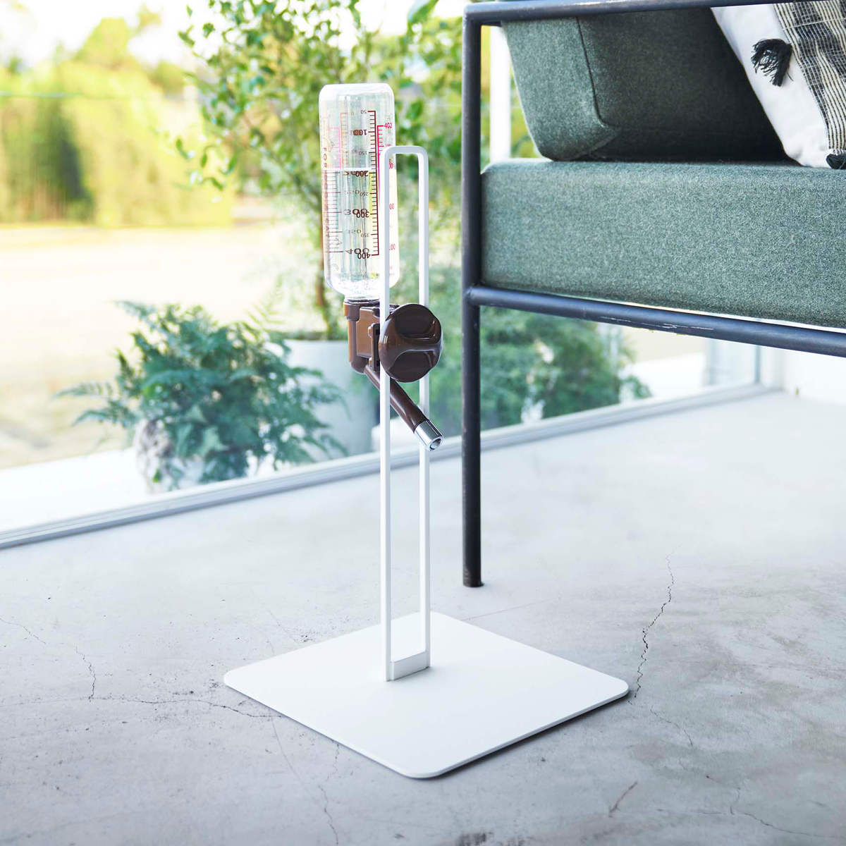 山崎実業 nooks ペット用ボトル給水器スタンド ヌークス ( 4903208057066 給水器 給水ボトル ウォータースタンド ペット給水器 水飲み器 犬 猫 高さ調節 取り付け 設置 簡単 持ち運び 水飲み おしゃれ 白 黒 ホワイト ブラック ) 【ホワイト】 ホワイト