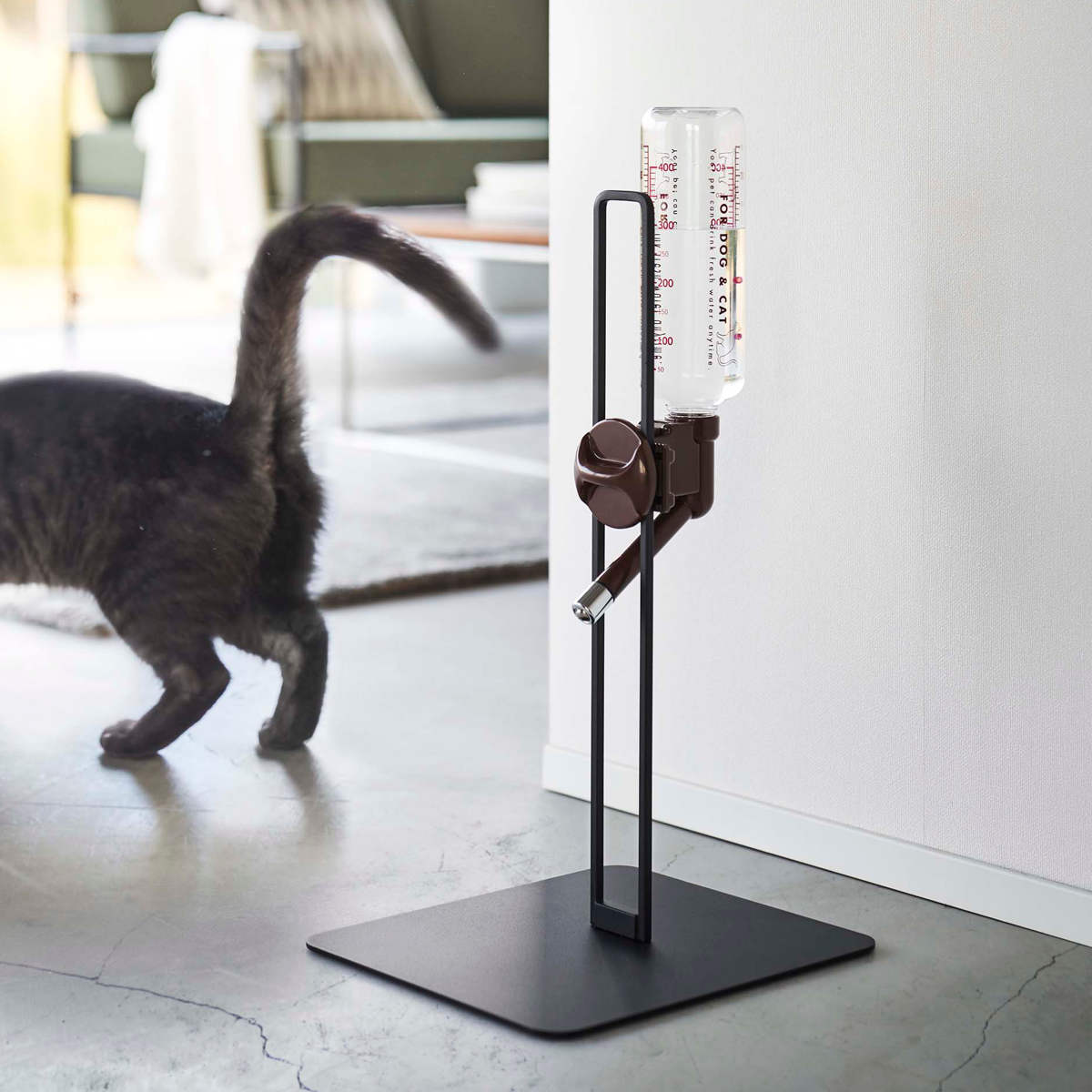 山崎実業 nooks ペット用ボトル給水器スタンド ヌークス ( 4903208057066 給水器 給水ボトル ウォータースタンド ペット給水器 水飲み器 犬 猫 高さ調節 取り付け 設置 簡単 持ち運び 水飲み おしゃれ 白 黒 ホワイト ブラック ) 【ホワイト】 ホワイト