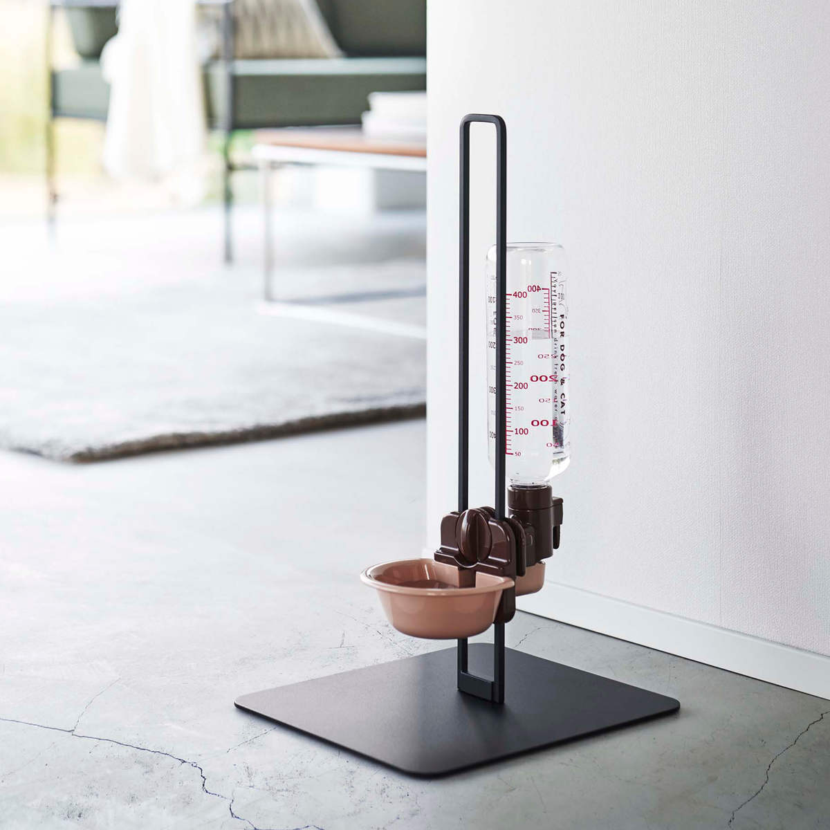 山崎実業 nooks ペット用ボトル給水器スタンド ヌークス ( 4903208057066 給水器 給水ボトル ウォータースタンド ペット給水器 水飲み器 犬 猫 高さ調節 取り付け 設置 簡単 持ち運び 水飲み おしゃれ 白 黒 ホワイト ブラック ) 【ホワイト】 ホワイト