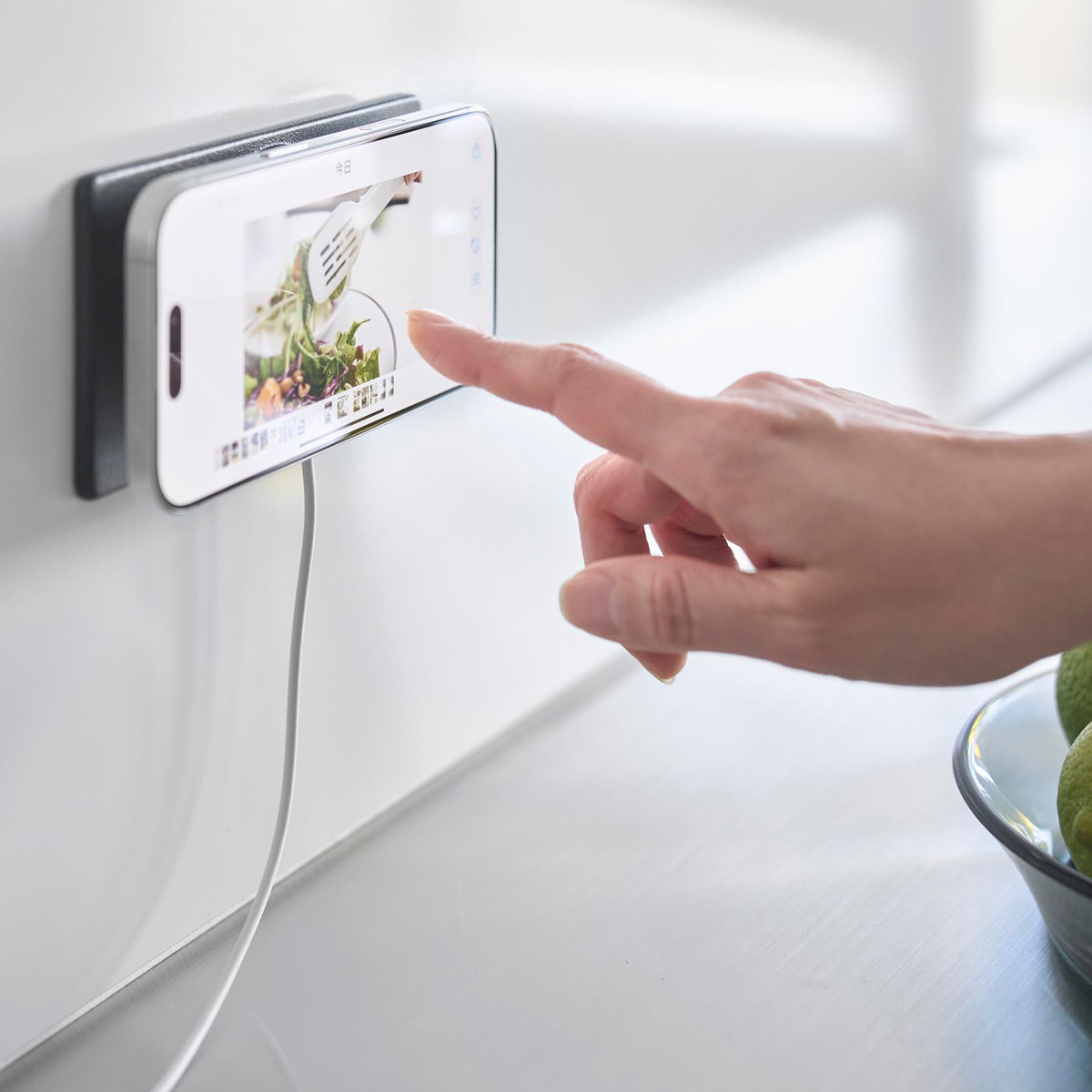 山崎実業 tower マグネットスマートフォン充電ホルダー タワー ( 4903208100861 タワーシリーズ スマートフォン充電ホルダー マグネット 磁石 スマートフォン 充電ホルダー 壁面収納 壁 対応 スマホホルダー ) 【ブラック】 ブラック