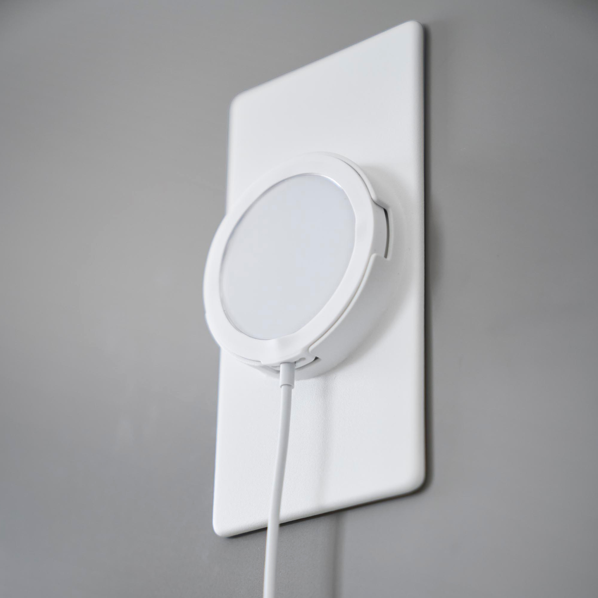 山崎実業 tower マグネットスマートフォン充電ホルダー タワー ( 4903208100861 タワーシリーズ スマートフォン充電ホルダー マグネット 磁石 スマートフォン 充電ホルダー 壁面収納 壁 対応 スマホホルダー ) 【ブラック】 ブラック