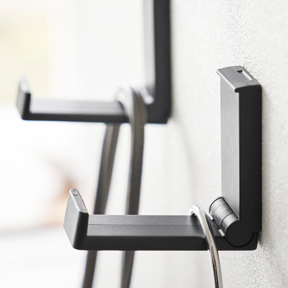 山崎実業 tower 壁付け折り畳みフック タワー 2個組 ( 4903208105514 タワーシリーズ フック 折りたたみフック 折りたたみ式フック 収納 折りたたみ コート 折りたためる 壁面 壁面収納 バッグ 帽子 ) 【ブラック】 ブラック