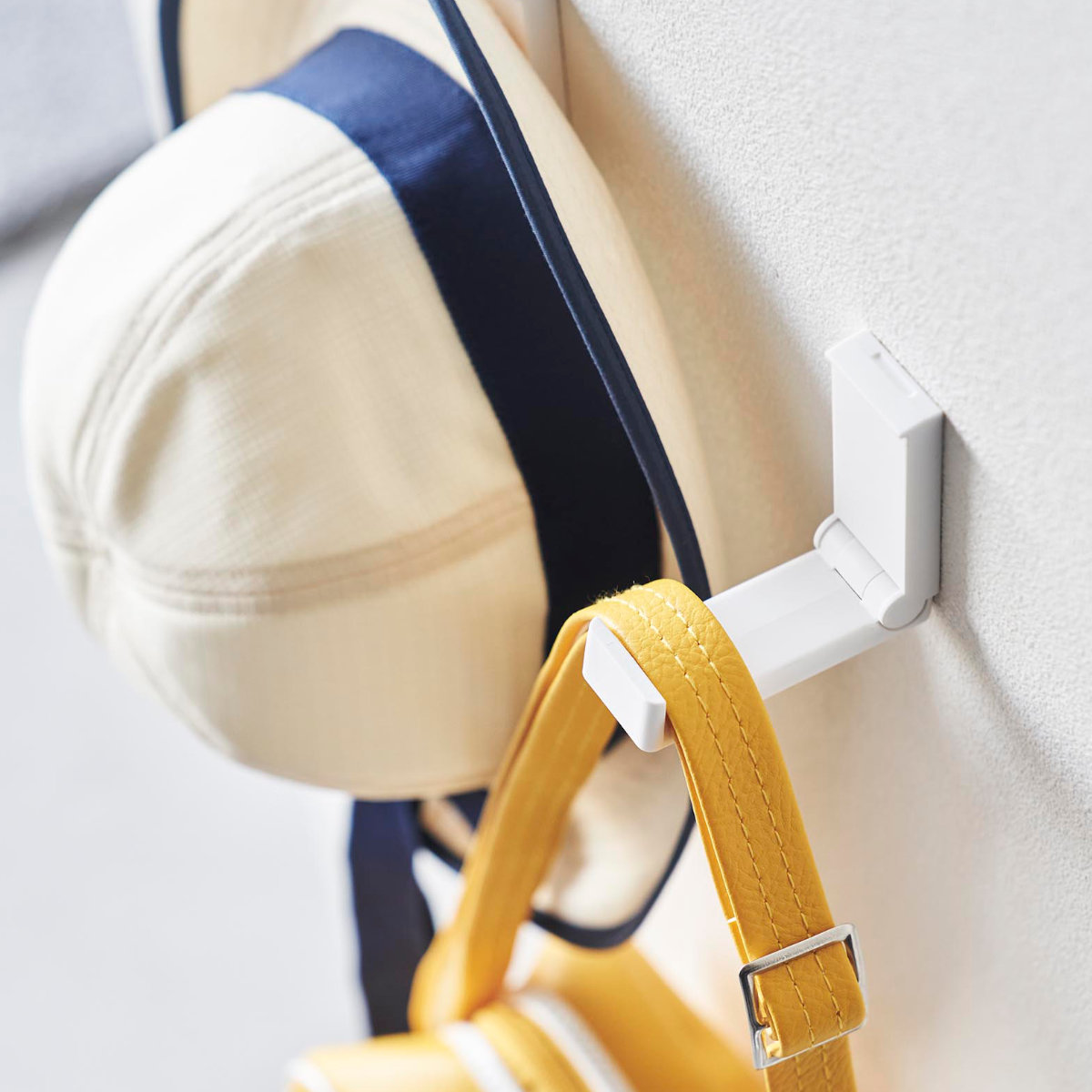 山崎実業 tower 壁付け折り畳みフック タワー 2個組 ( 4903208105514 タワーシリーズ フック 折りたたみフック 折りたたみ式フック 収納 折りたたみ コート 折りたためる 壁面 壁面収納 バッグ 帽子 ) 【ブラック】 ブラック