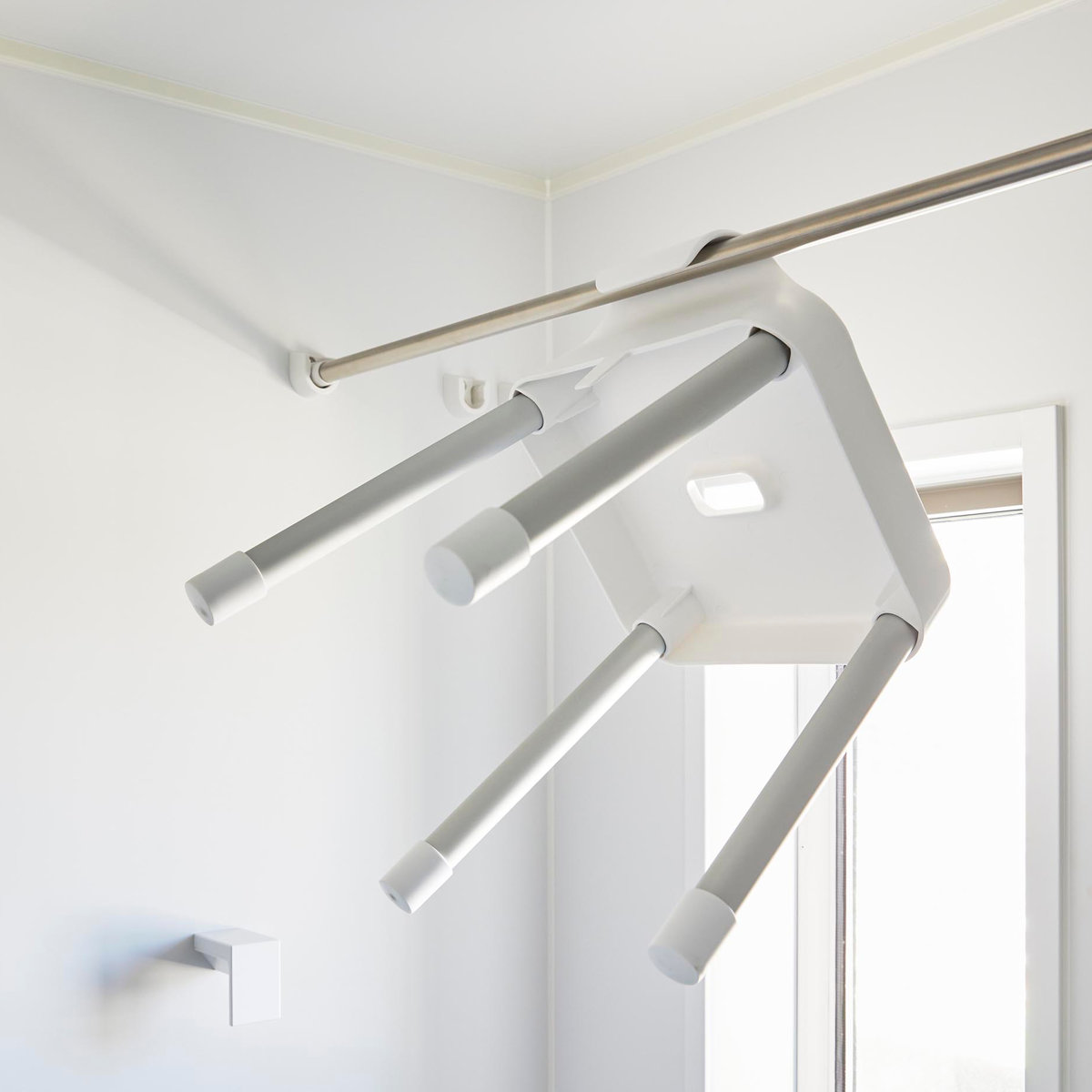 山崎実業 MIST 引っ掛け風呂イス SH40+マグネット&引っ掛け湯おけ+マグネット手おけ 3点セット ミスト ( 4903208102742 バスチェア 座面高40cm 湯桶 洗面器 手桶 壁面 浮かせる ホワイト ブラック ) 【ホワイト】 ホワイト