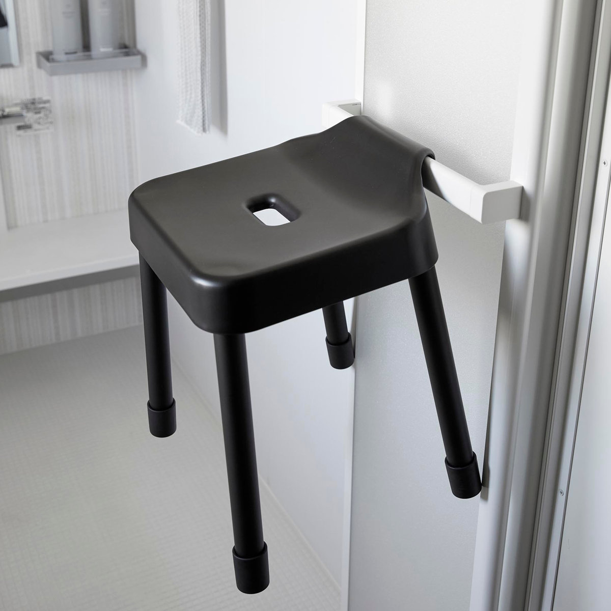 山崎実業 MIST 引っ掛け風呂イス SH40+マグネット&引っ掛け湯おけ+マグネット手おけ 3点セット ミスト ( 4903208102742 バスチェア 座面高40cm 湯桶 洗面器 手桶 壁面 浮かせる ホワイト ブラック ) 【ホワイト】 ホワイト