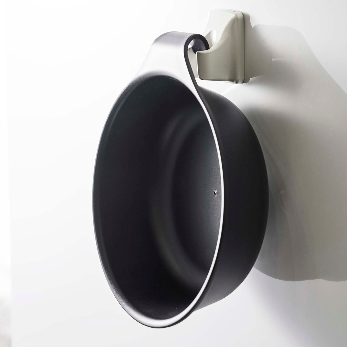 山崎実業 MIST 引っ掛け風呂イス SH40+マグネット&引っ掛け湯おけ+マグネット手おけ 3点セット ミスト ( 4903208102742 バスチェア 座面高40cm 湯桶 洗面器 手桶 壁面 浮かせる ホワイト ブラック ) 【ホワイト】 ホワイト