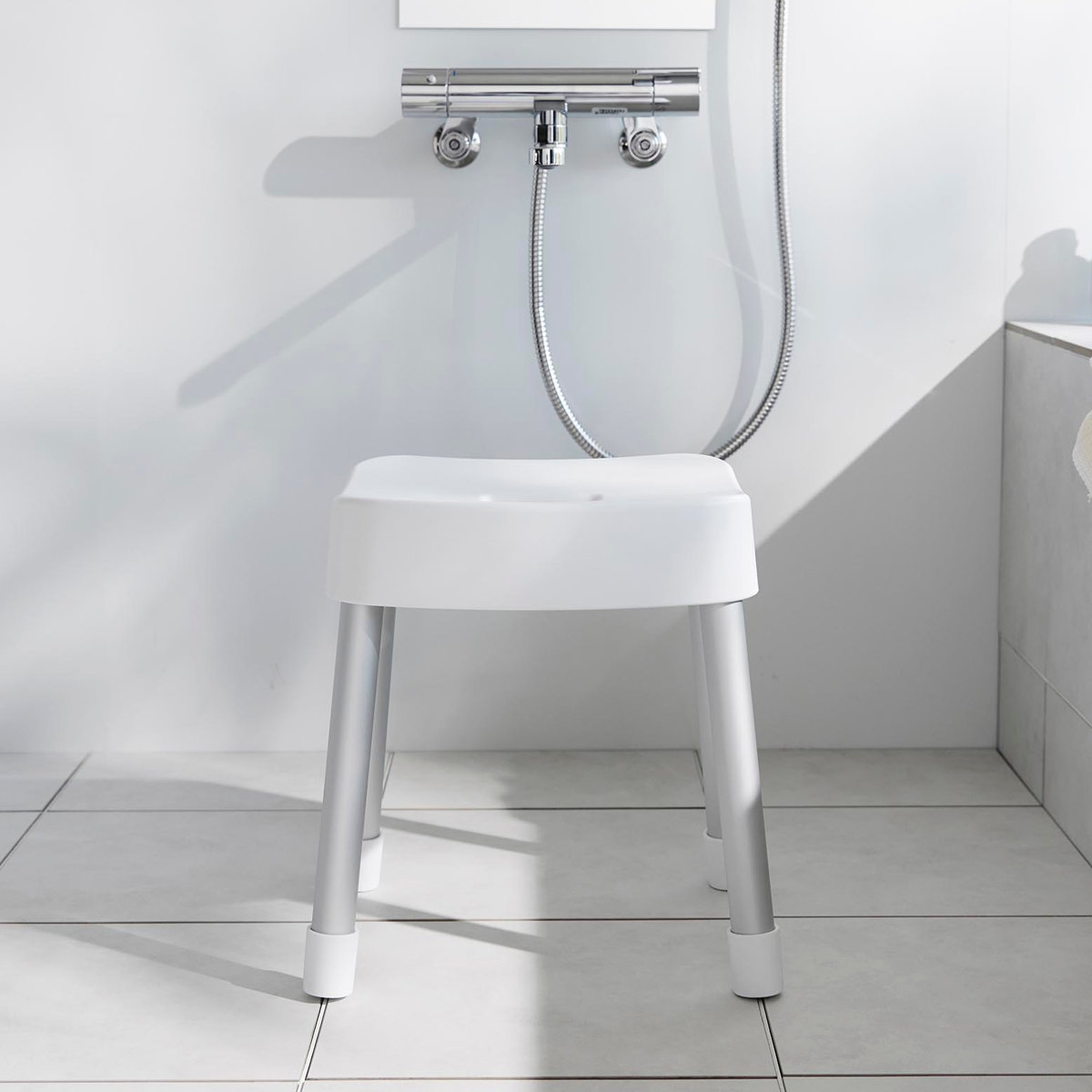 山崎実業 MIST マグネット風呂イス SH40+マグネット&引っ掛け湯おけ+マグネット手おけ 3点セット ミスト ( 4903208103756 バスチェア 座面高40cm 湯桶 洗面器 手桶 壁面 浮かせる ホワイト ブラック ) 【ホワイト】 ホワイト