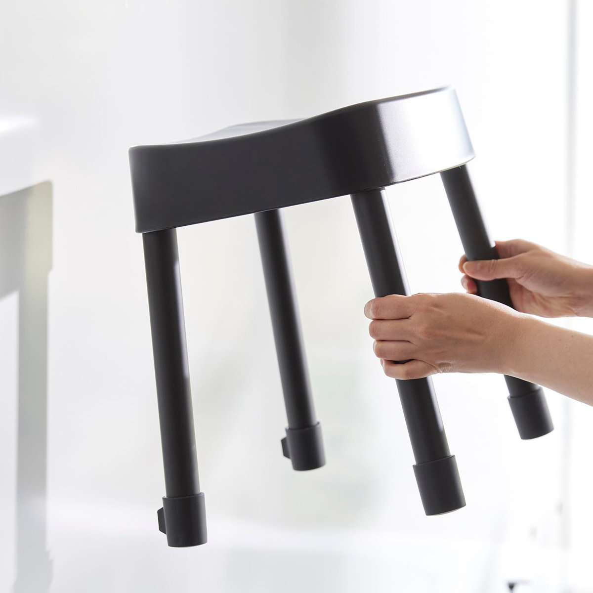 山崎実業 MIST マグネット風呂イス SH40+マグネット&引っ掛け湯おけ+マグネット手おけ 3点セット ミスト ( 4903208103756 バスチェア 座面高40cm 湯桶 洗面器 手桶 壁面 浮かせる ホワイト ブラック ) 【ホワイト】 ホワイト